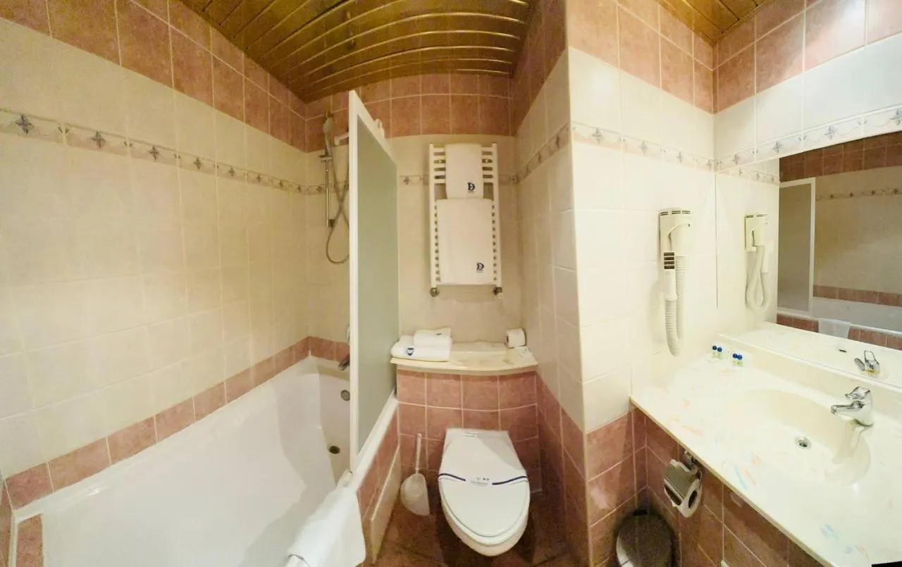 Toilet in Готель Дніпро Dnipro Hotel