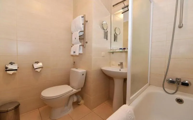 Toilet in Готель Дніпро Dnipro Hotel