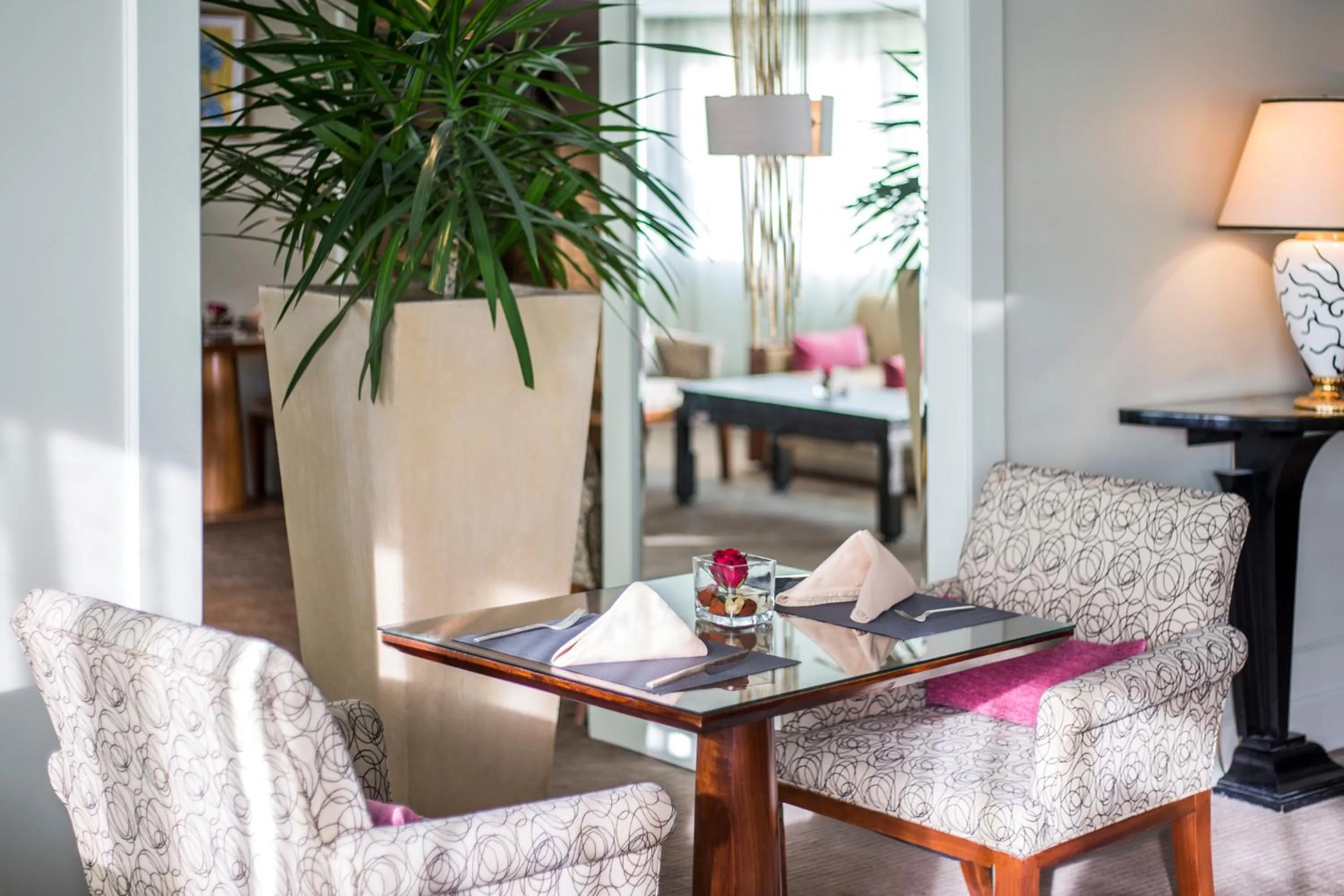 Lounge or bar in Kempinski Nile Hotel, Cairo