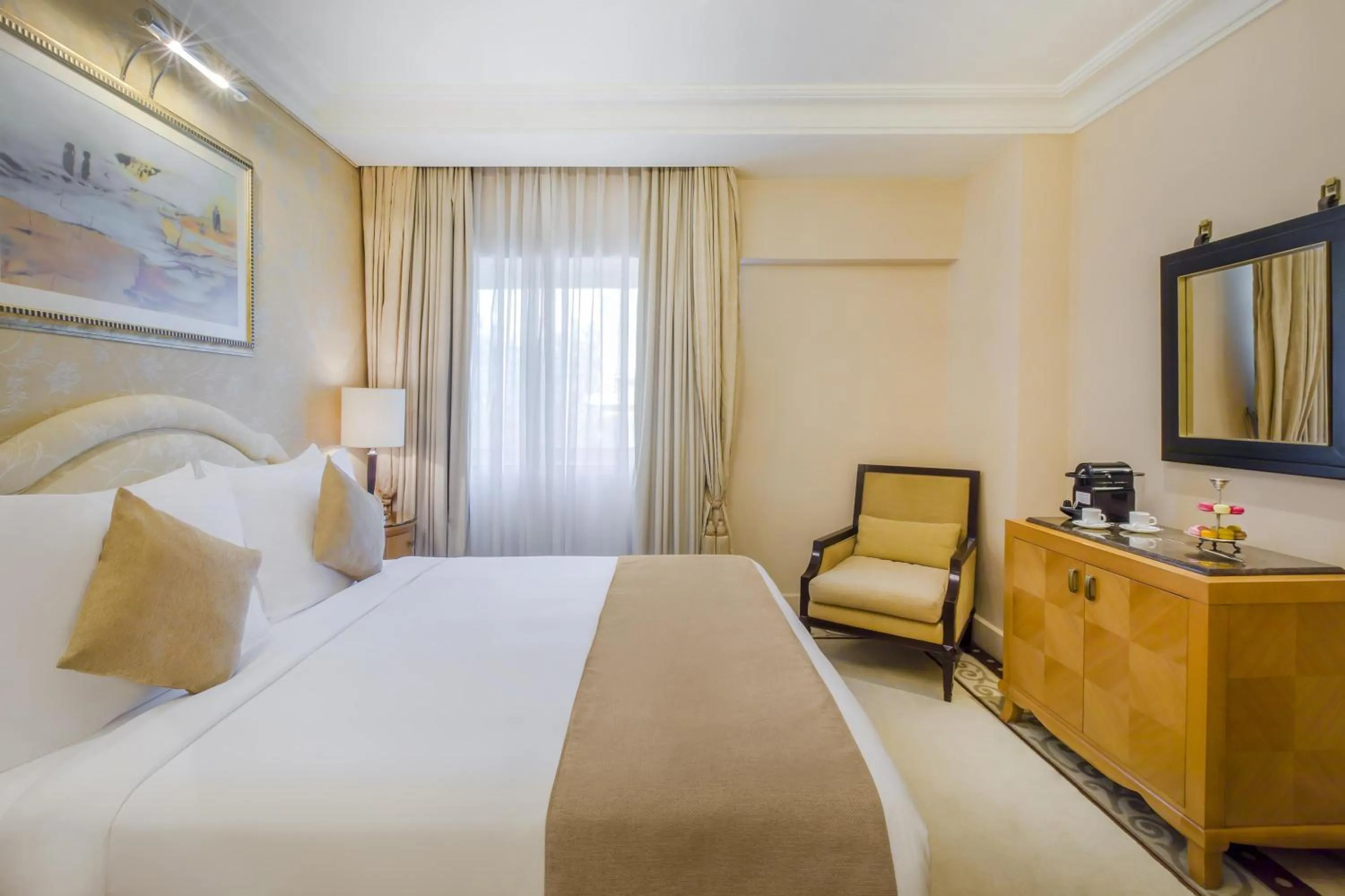 Photo of the whole room, Bed in Kempinski Nile Hotel, Cairo