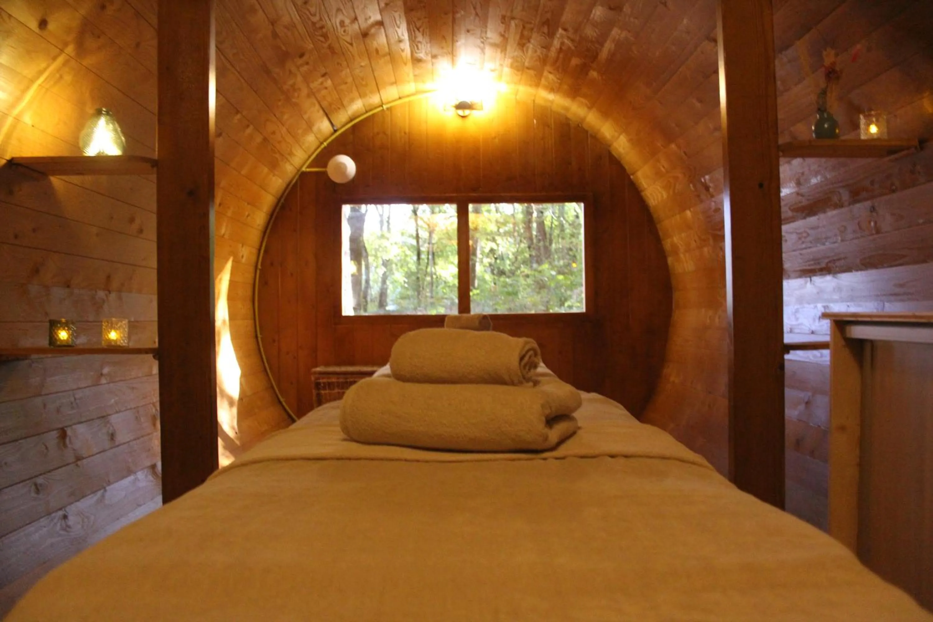 Bed in Hôtel & Spa du Domaine des Thômeaux, The Originals Relais