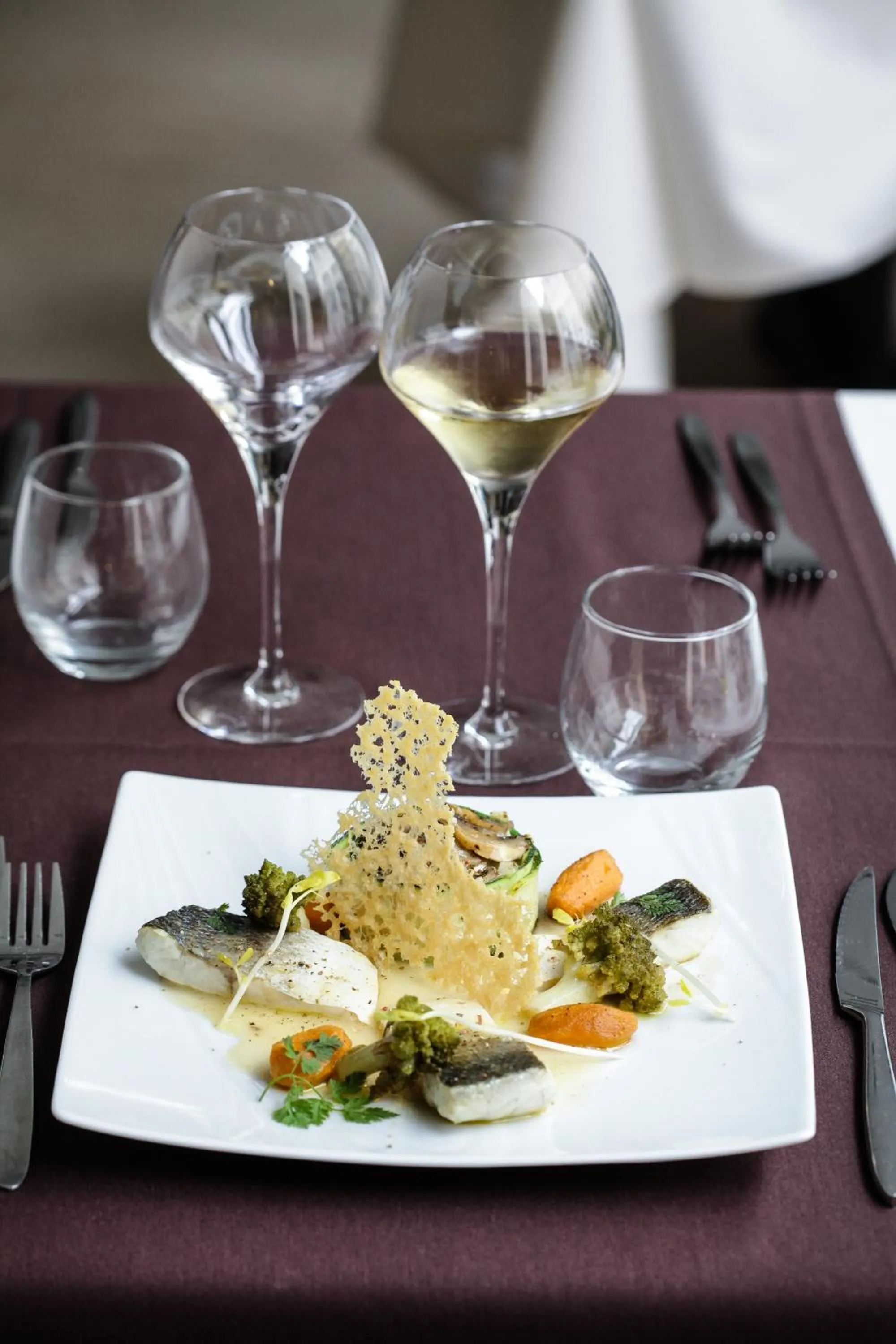 Restaurant/places to eat in Hôtel & Spa du Domaine des Thômeaux, The Originals Relais