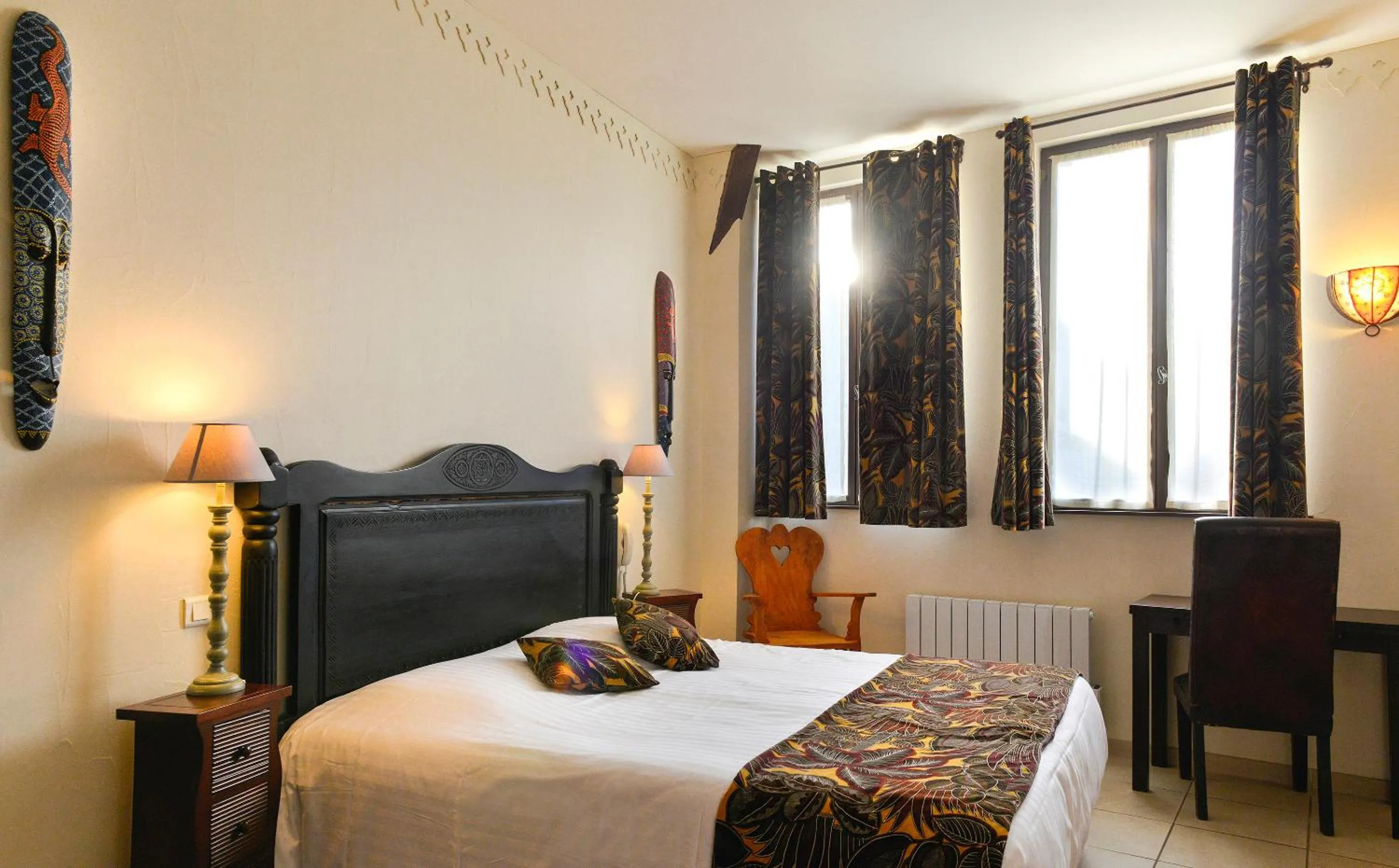 Bed in Hôtel & Spa du Domaine des Thômeaux, The Originals Relais