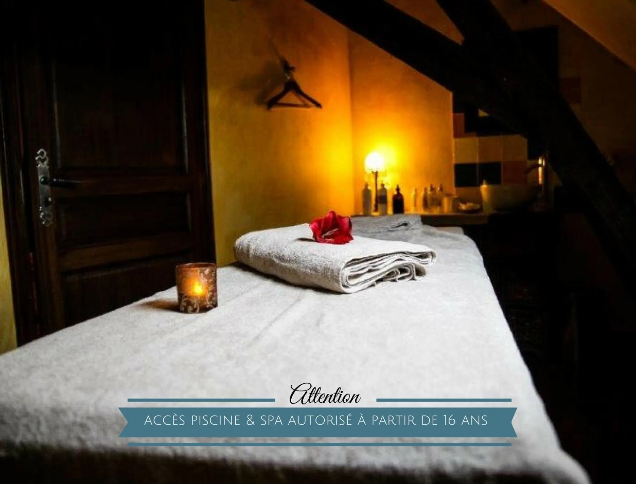 Bed in Hôtel & Spa du Domaine des Thômeaux, The Originals Relais