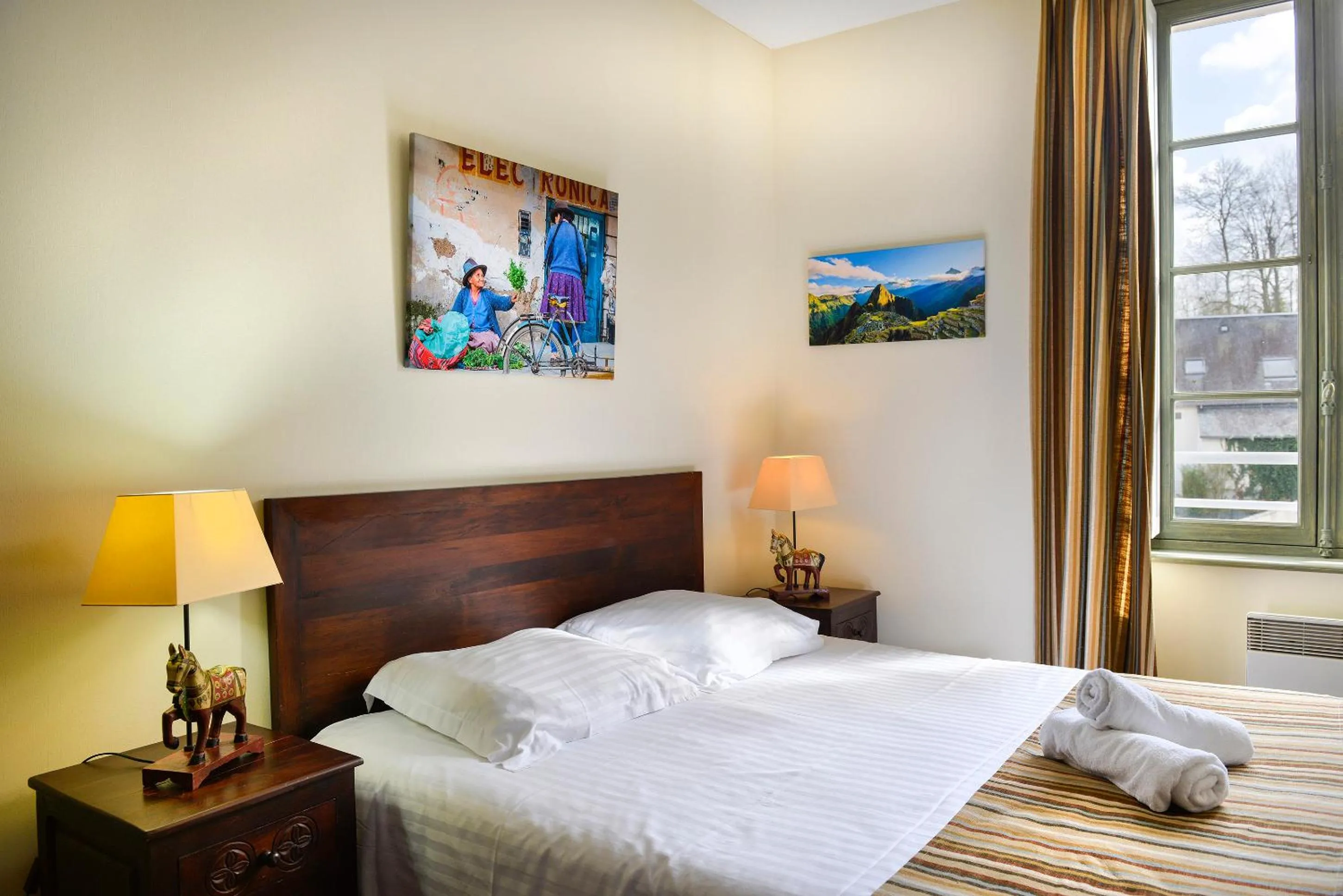 Bed in Hôtel & Spa du Domaine des Thômeaux, The Originals Relais