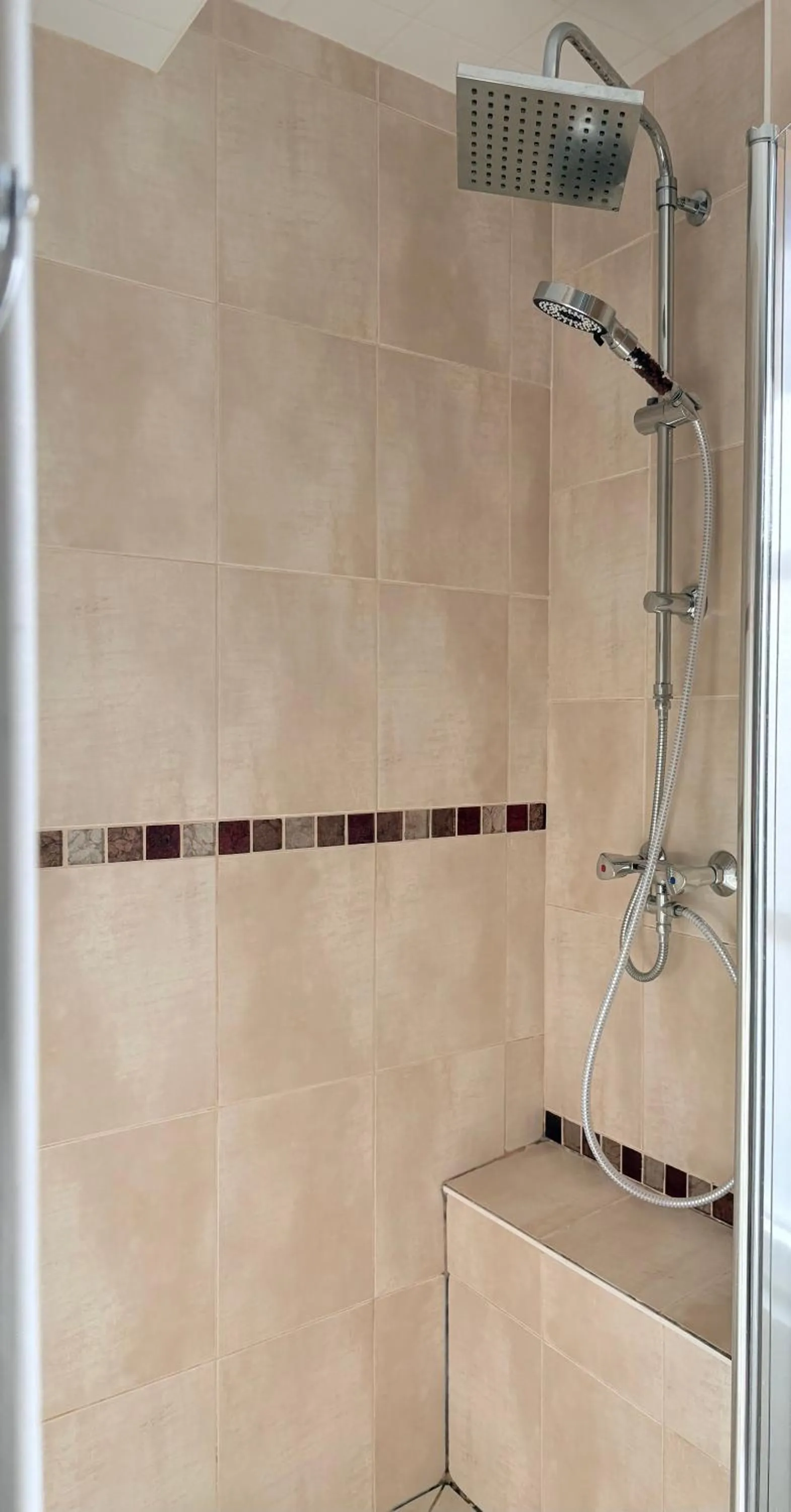 Shower in Au Richebourg Nogent