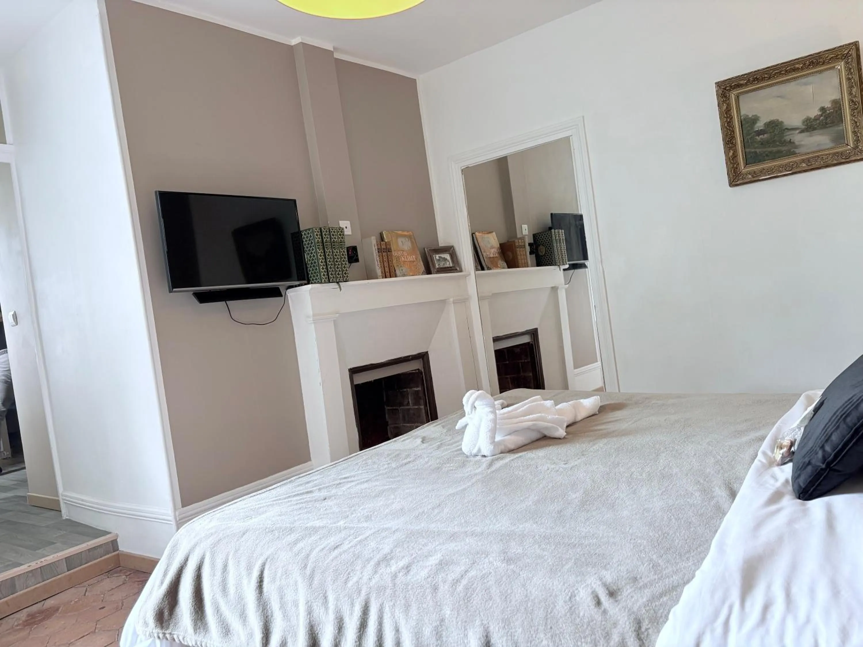 TV and multimedia, Bed in Au Richebourg Nogent