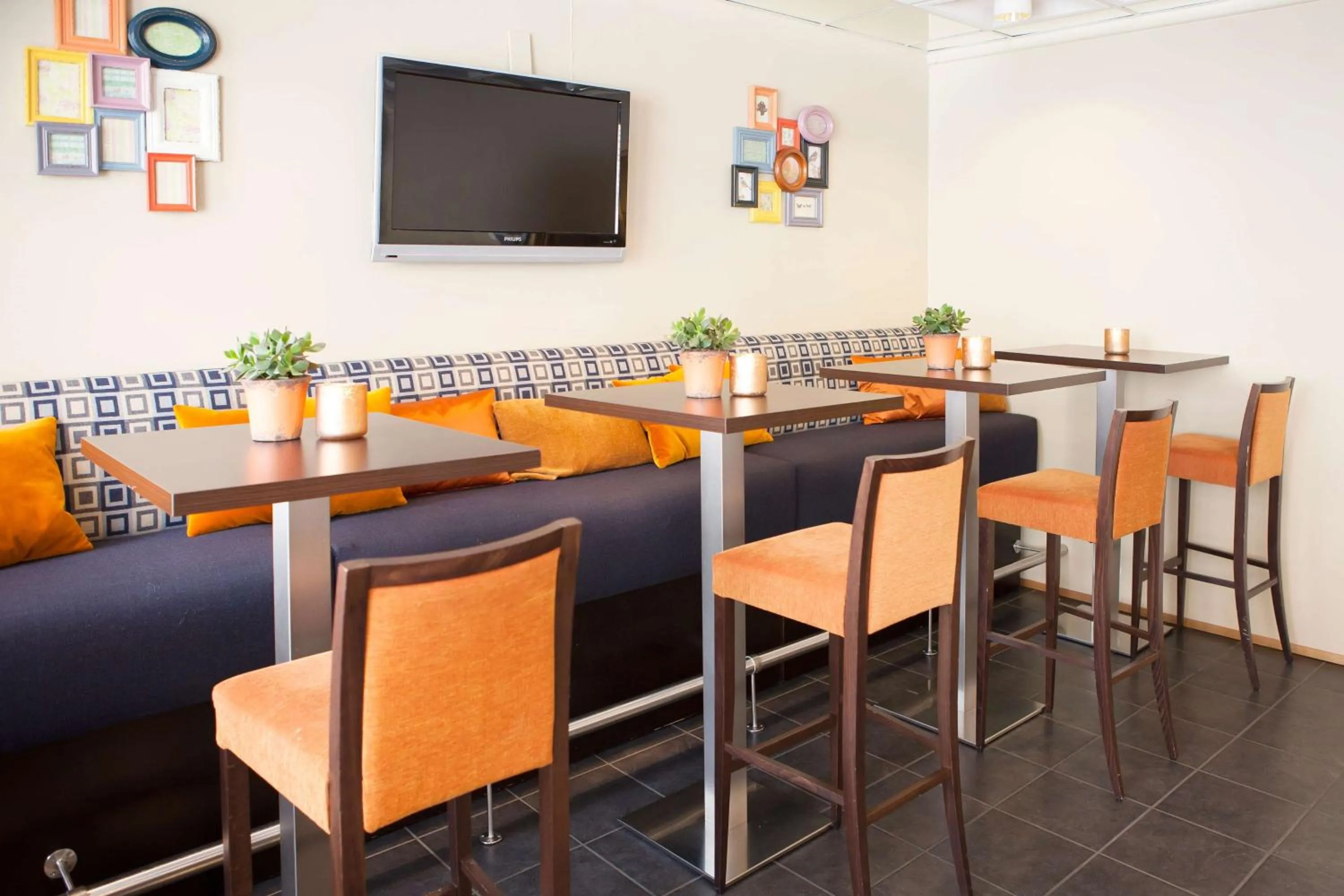 Communal lounge/ TV room in Scandic Honningsvåg