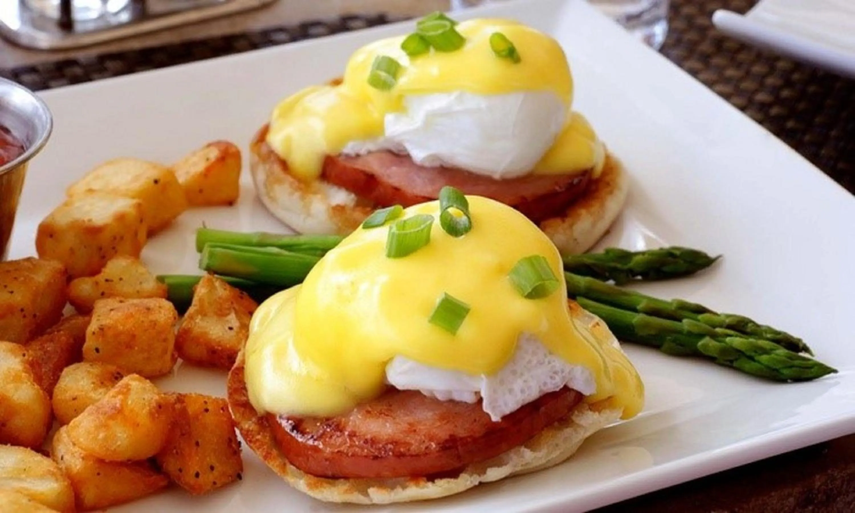 Restaurant/places to eat in Holiday Inn Toronto Airport East by IHG