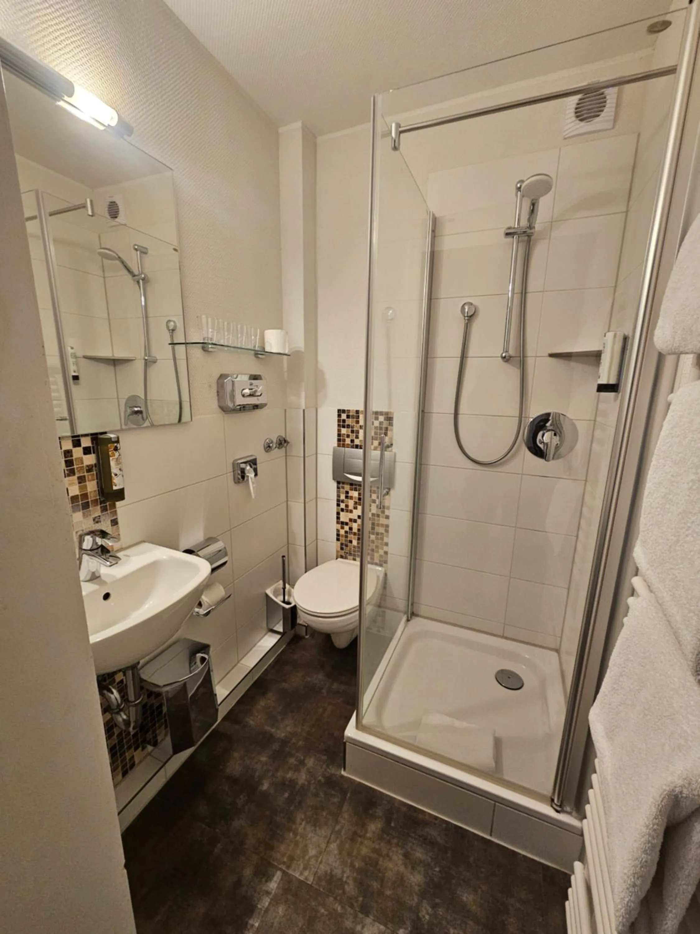 Bathroom in Hotel Zum Zeppelin Hamburg