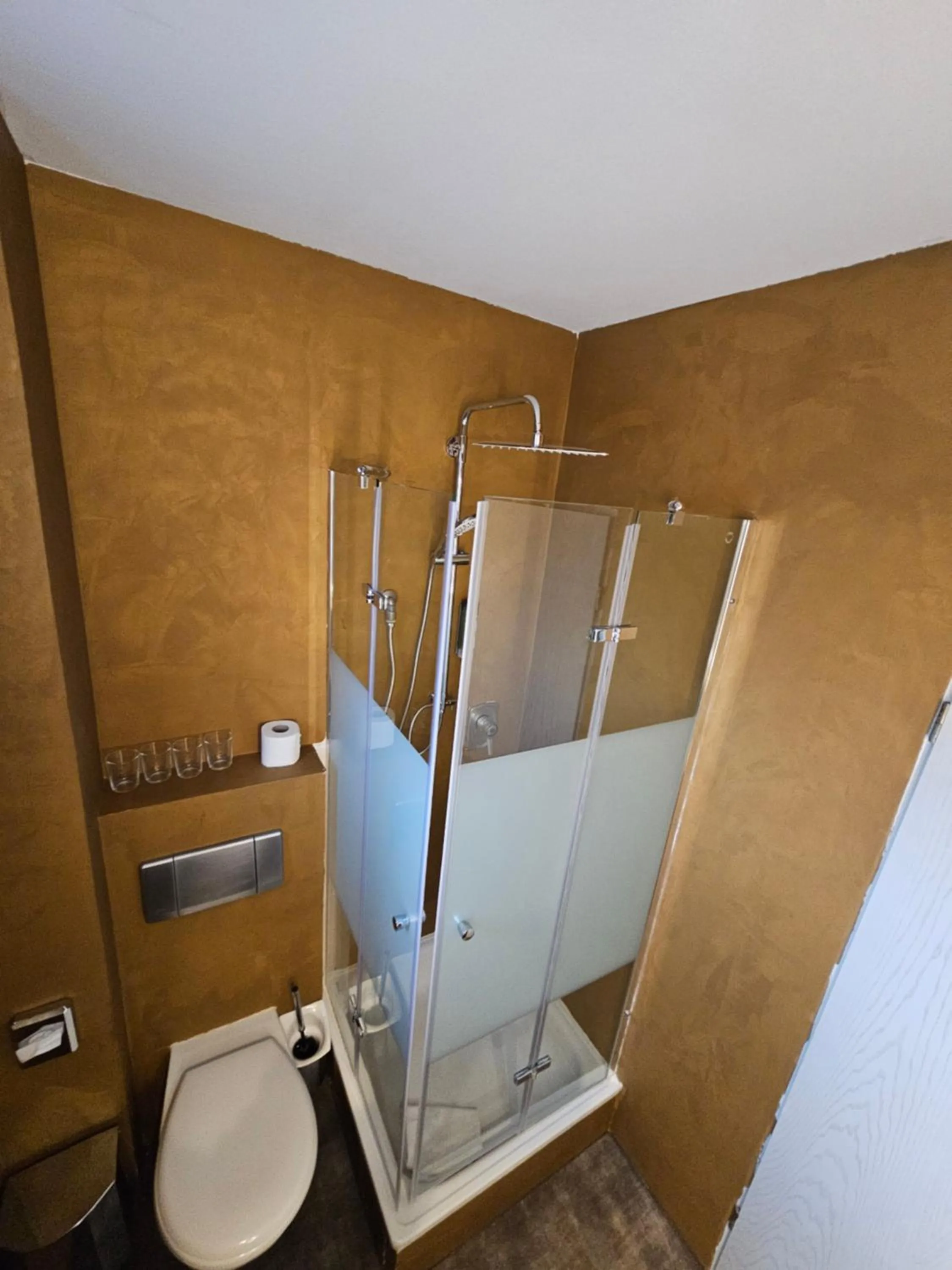 Shower in Hotel Zum Zeppelin Hamburg