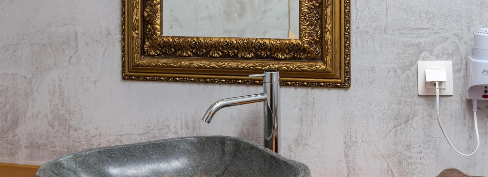 Decorative detail in Anamar Kea Boutique