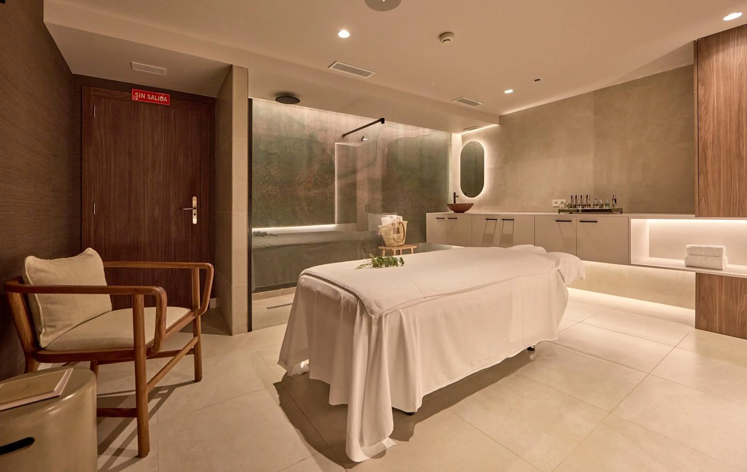 Massage in Universal Grand León & Spa