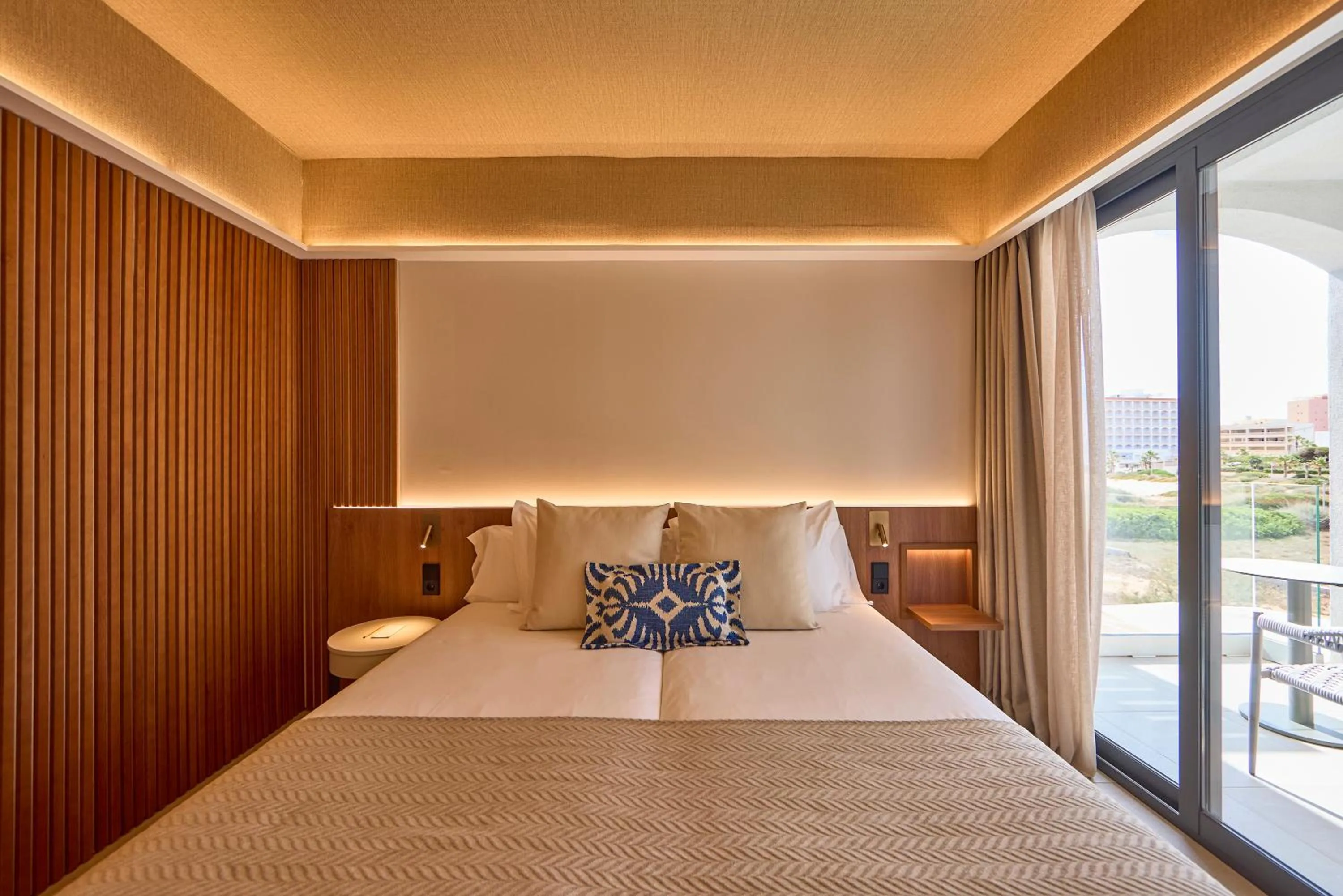 Photo of the whole room, Bed in Universal Grand León & Spa