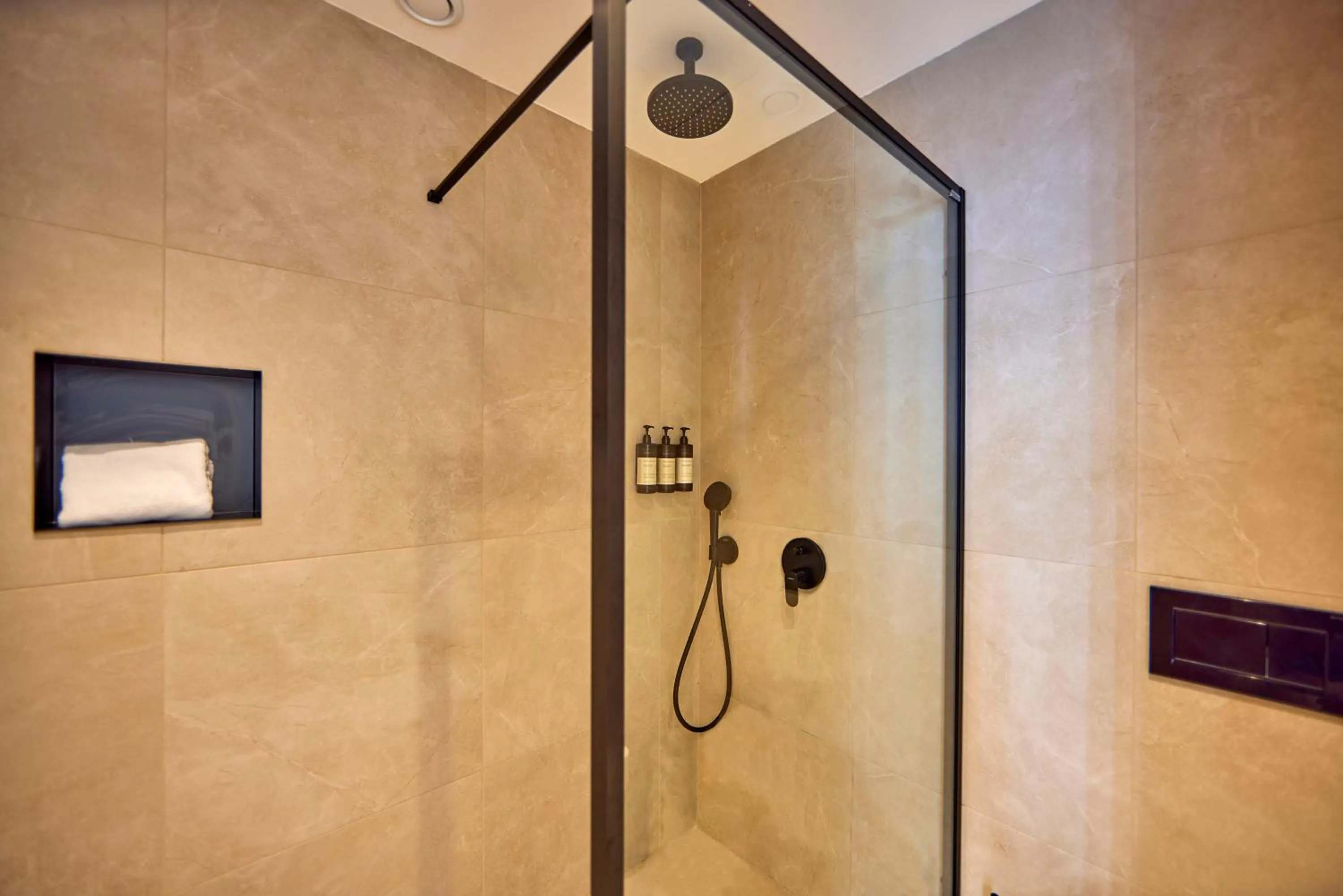 Shower in Universal Grand León & Spa