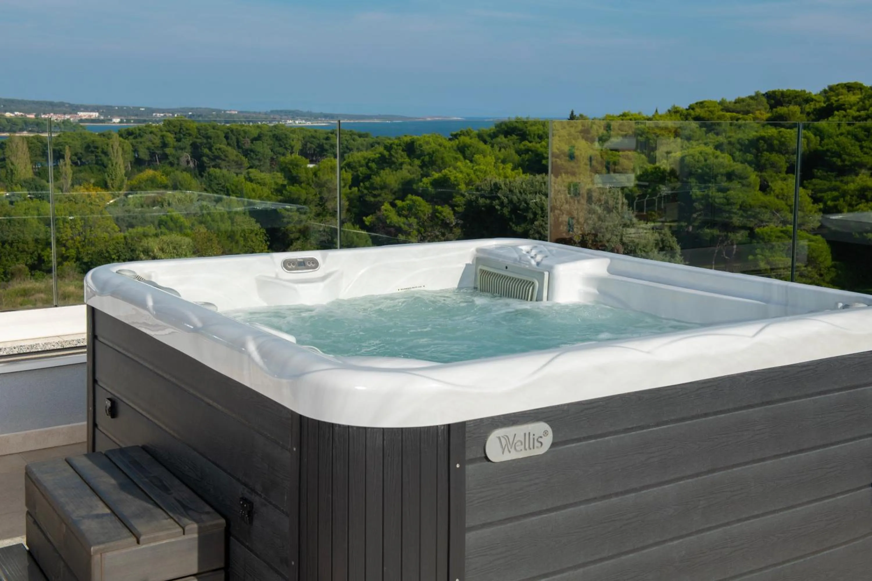 Hot Tub in Aparthotel Punta Blu - POOL & SPA