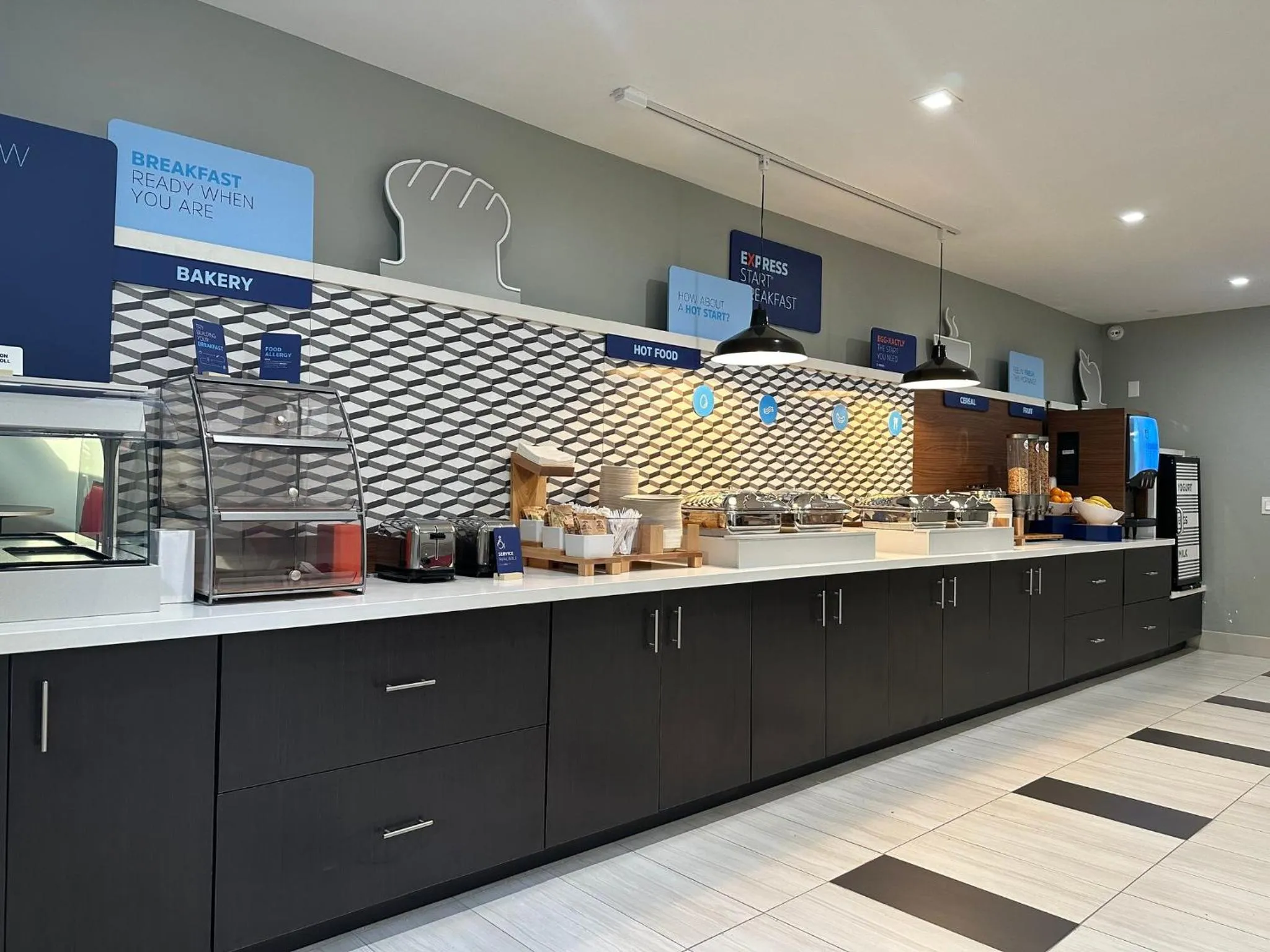 Breakfast in Holiday Inn Express & Suites Mountain View Silicon Valley by IHG