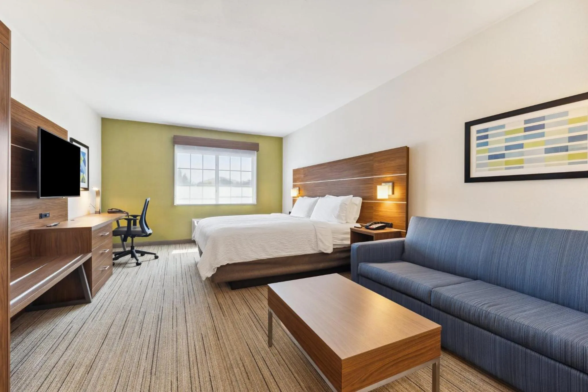 Photo of the whole room, Bed in Holiday Inn Express & Suites Mountain View Silicon Valley by IHG