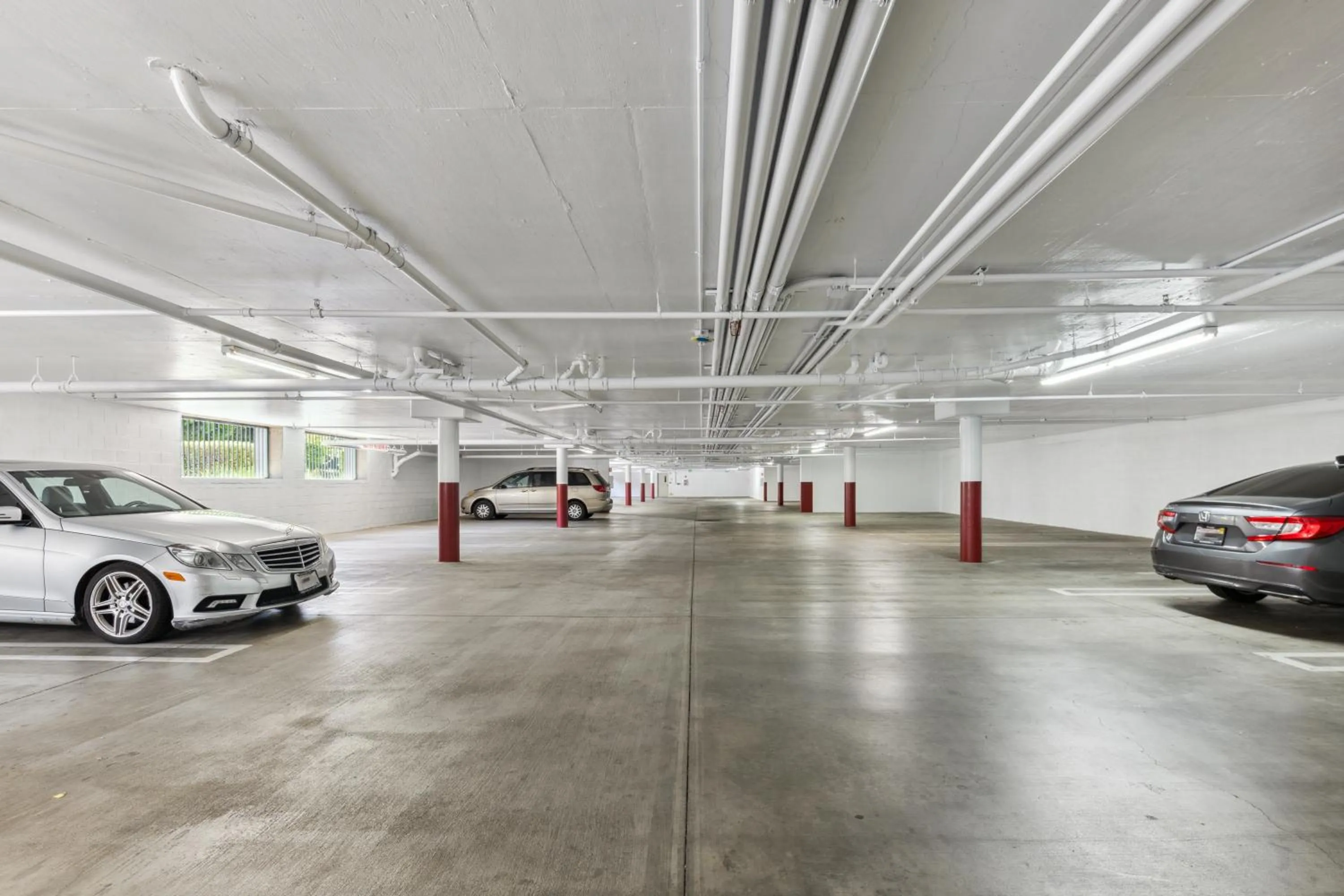 Parking in Holiday Inn Express & Suites Mountain View Silicon Valley by IHG