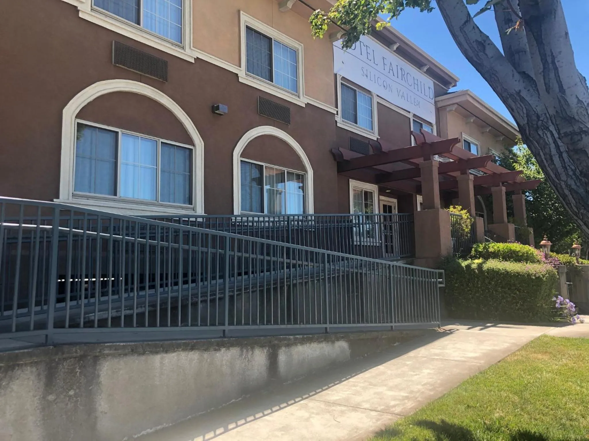 Property building in Holiday Inn Express & Suites Mountain View Silicon Valley by IHG