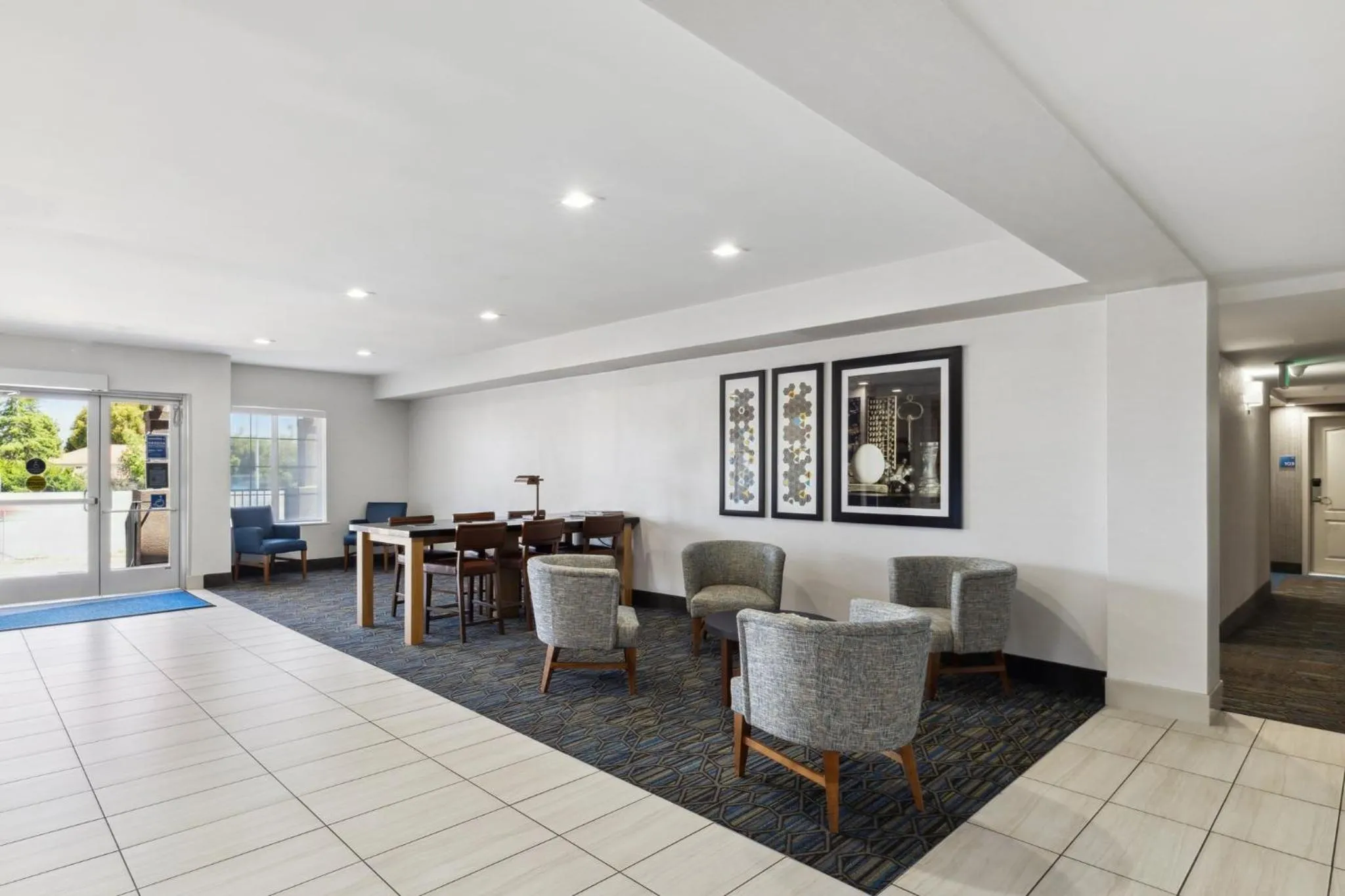 Property building in Holiday Inn Express & Suites Mountain View Silicon Valley by IHG