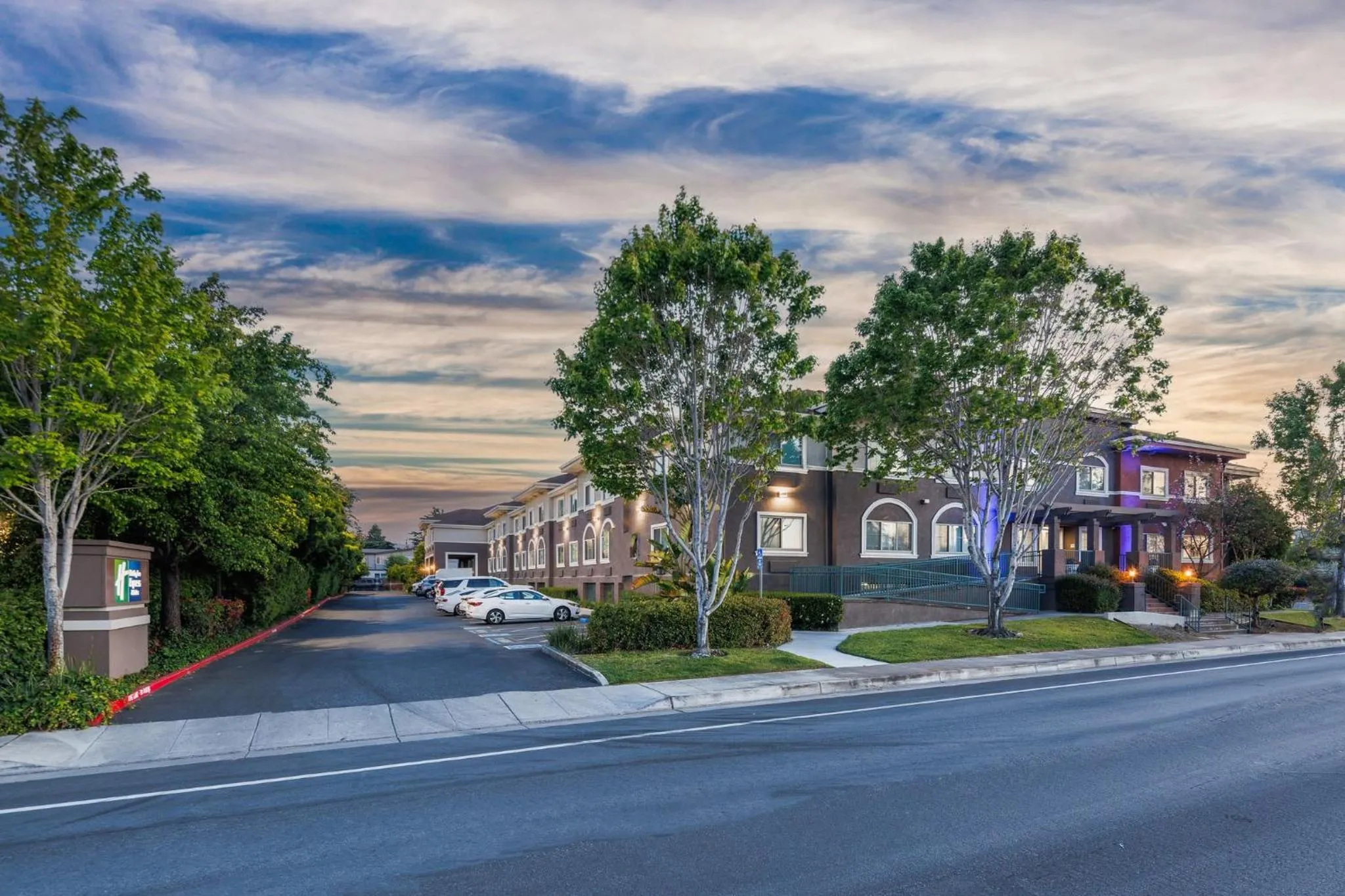 Property building in Holiday Inn Express & Suites Mountain View Silicon Valley by IHG