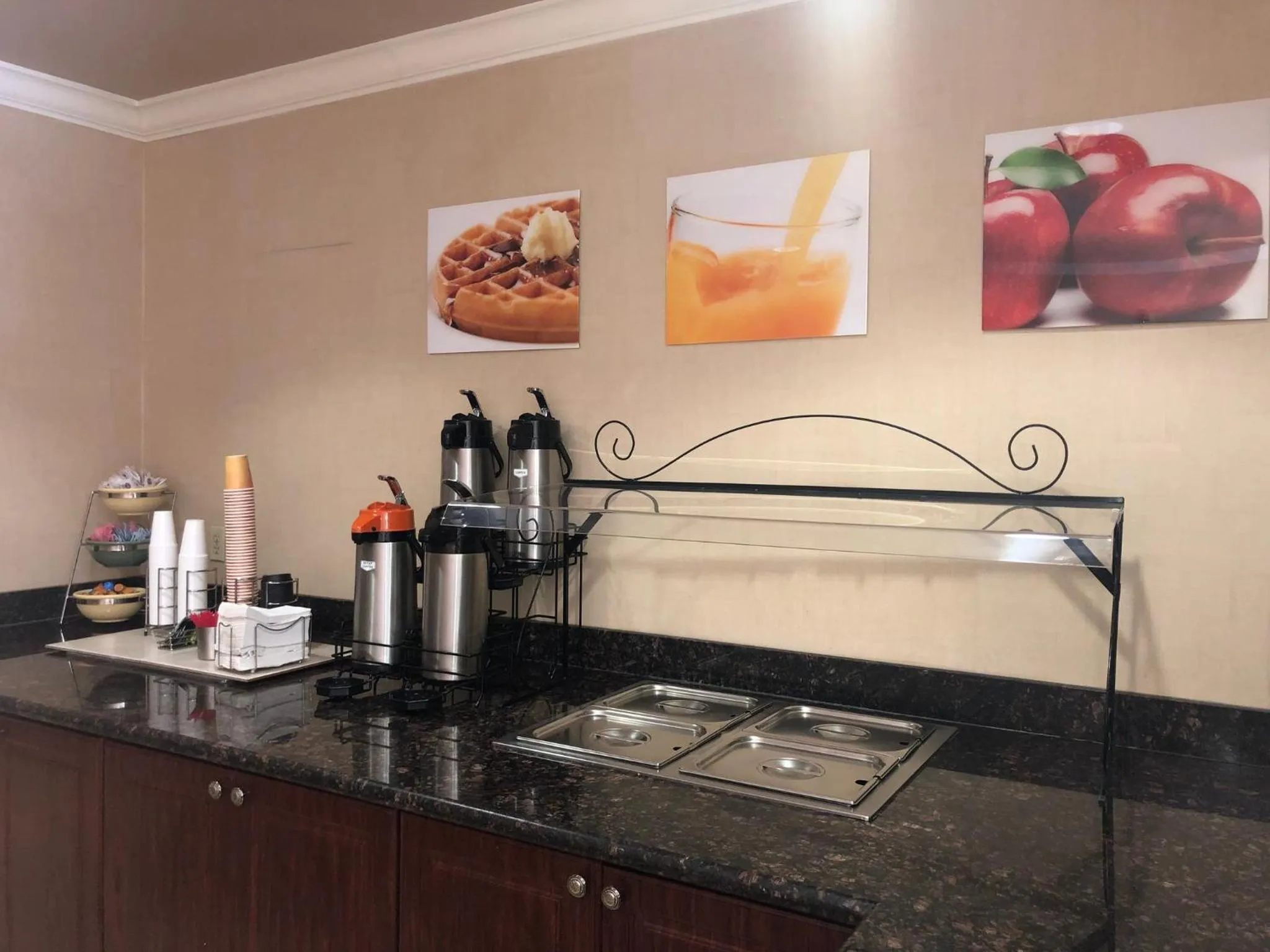 Breakfast in Holiday Inn Express & Suites Mountain View Silicon Valley by IHG