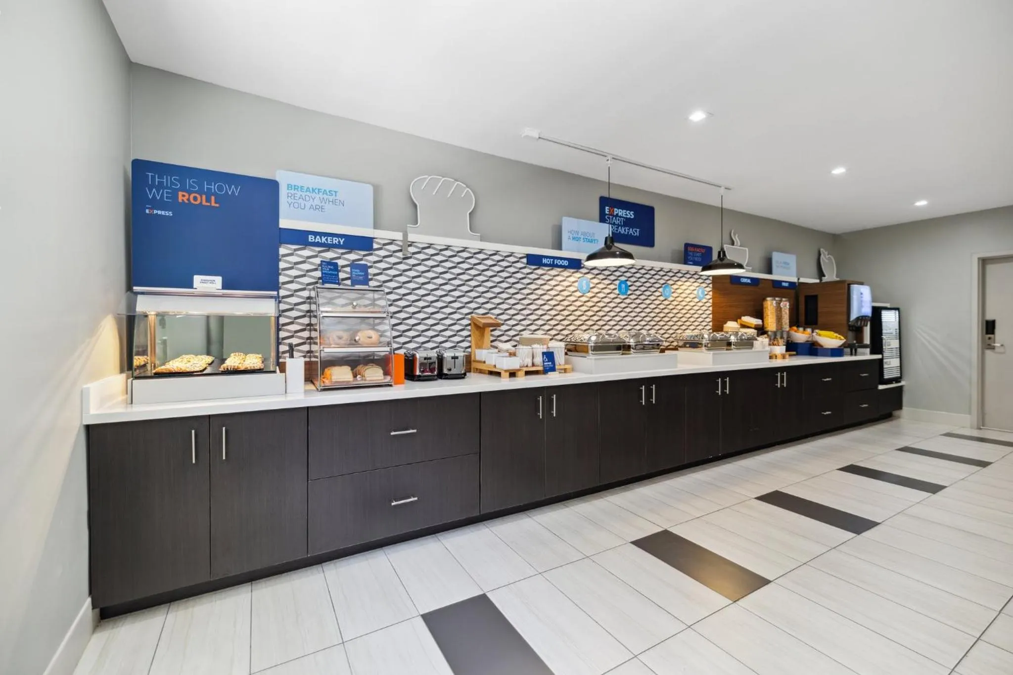 Breakfast in Holiday Inn Express & Suites Mountain View Silicon Valley by IHG