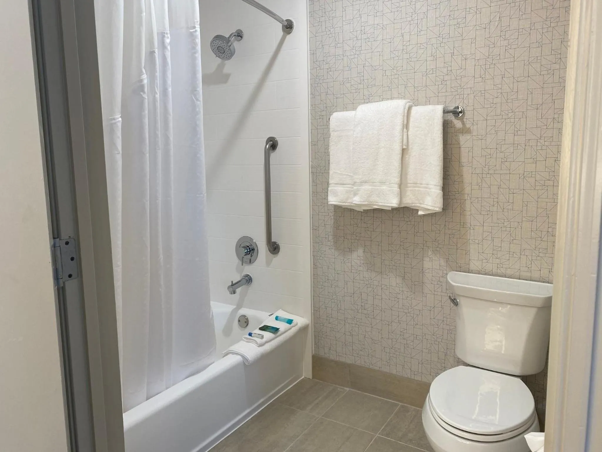 Bathroom in Holiday Inn Express & Suites Mountain View Silicon Valley by IHG