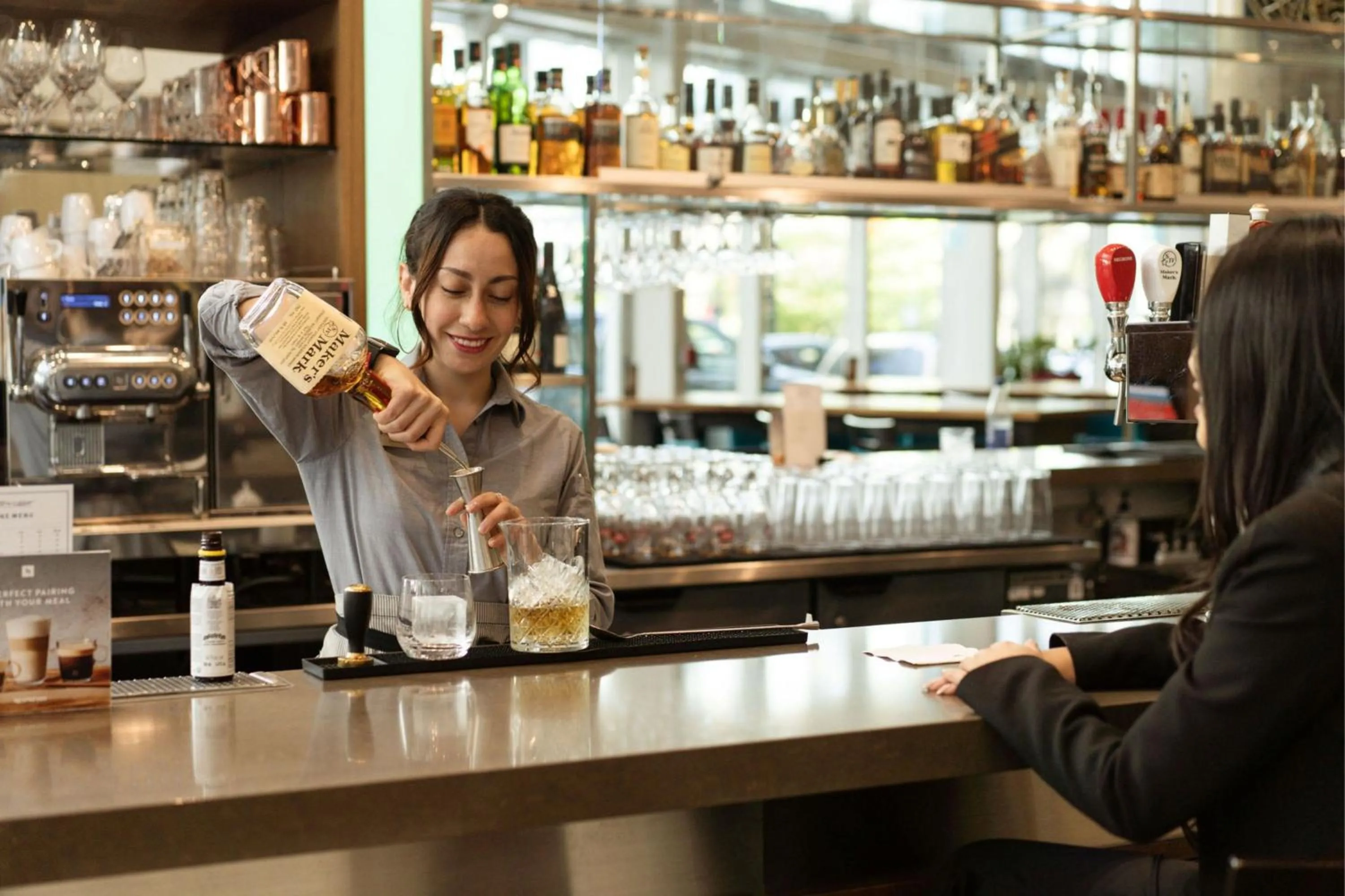 Lounge or bar in Vancouver Marriott Pinnacle Downtown Hotel