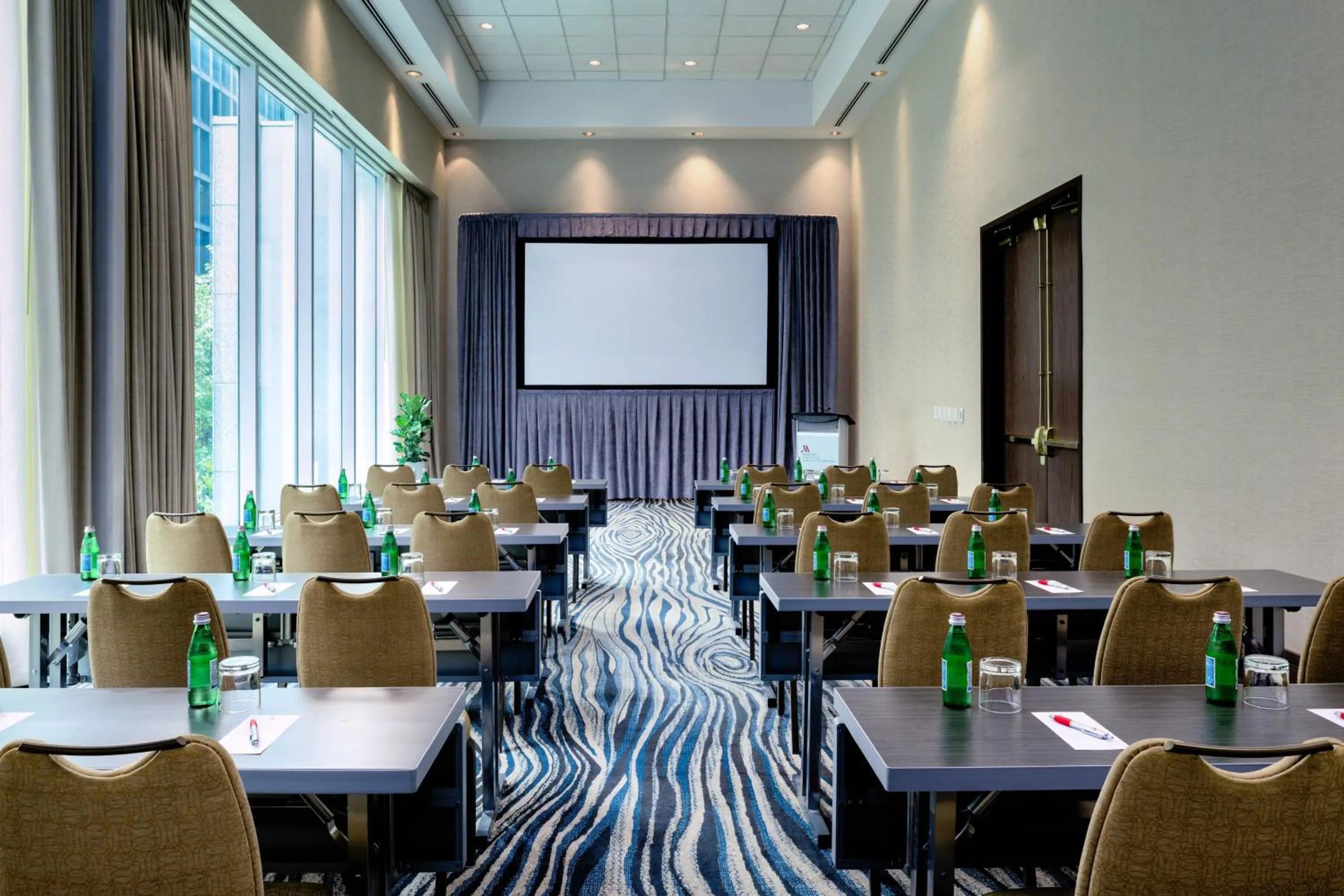 Meeting/conference room in Vancouver Marriott Pinnacle Downtown Hotel