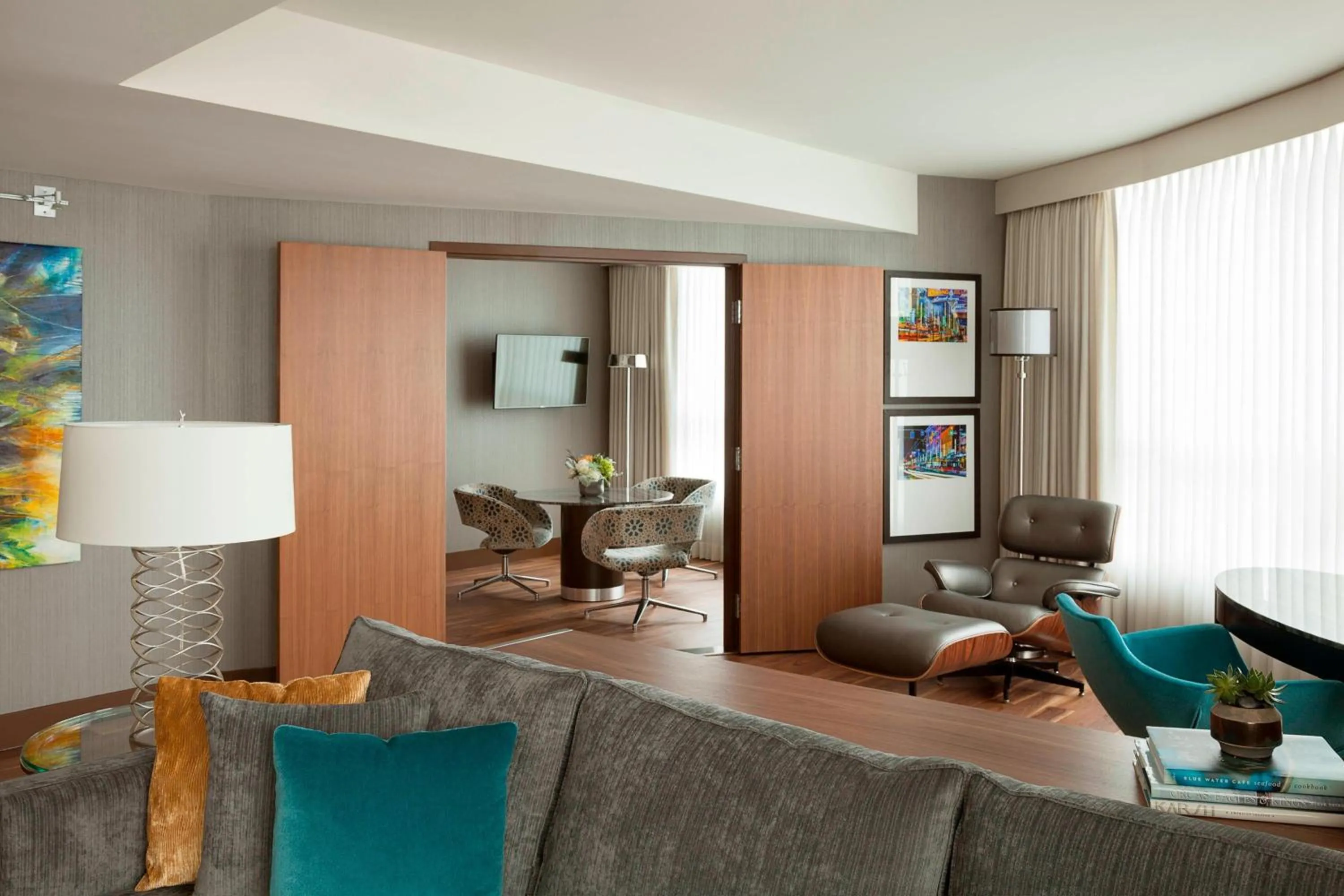 Photo of the whole room in Vancouver Marriott Pinnacle Downtown Hotel