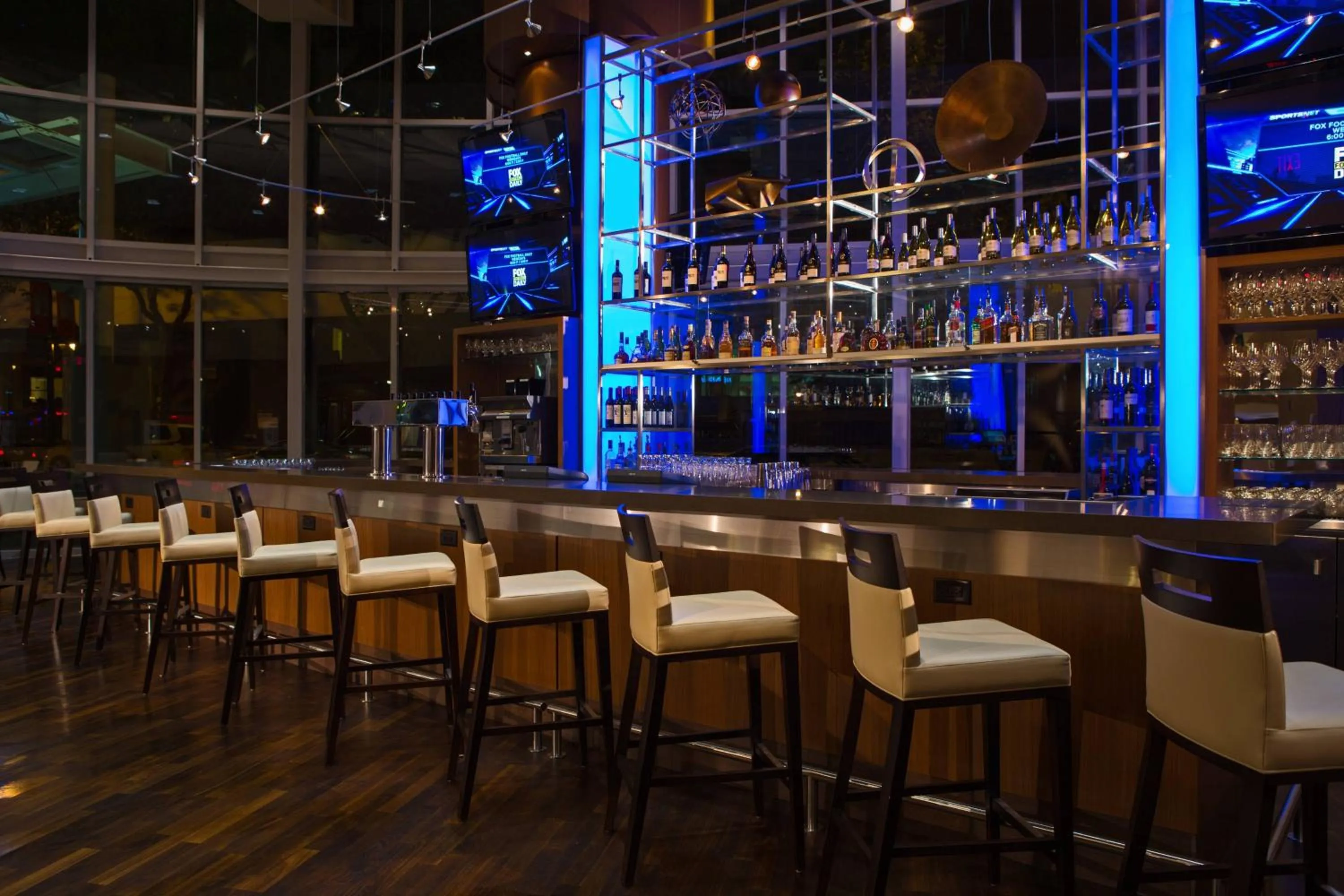 Lounge or bar in Vancouver Marriott Pinnacle Downtown Hotel