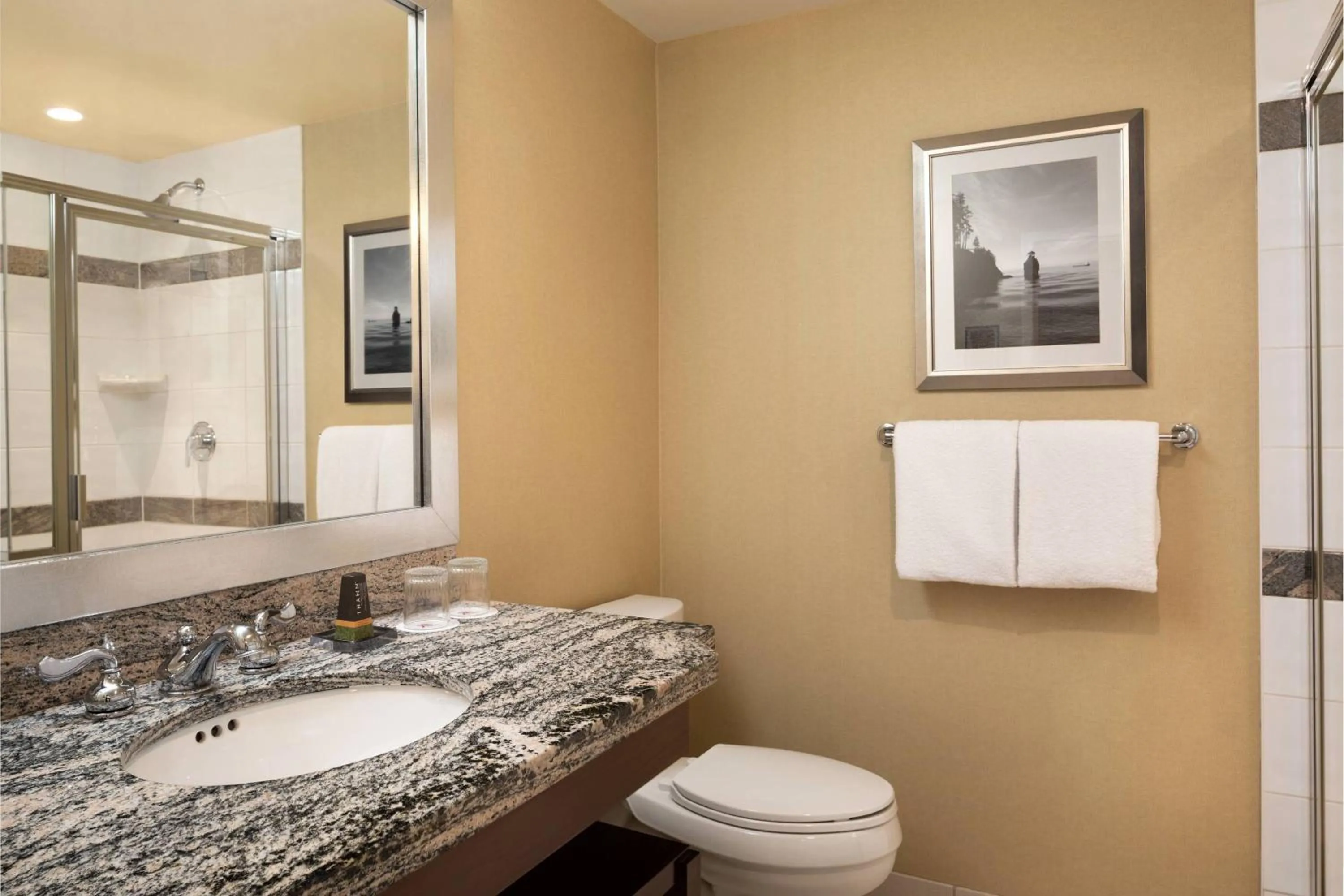 Bathroom in Vancouver Marriott Pinnacle Downtown Hotel