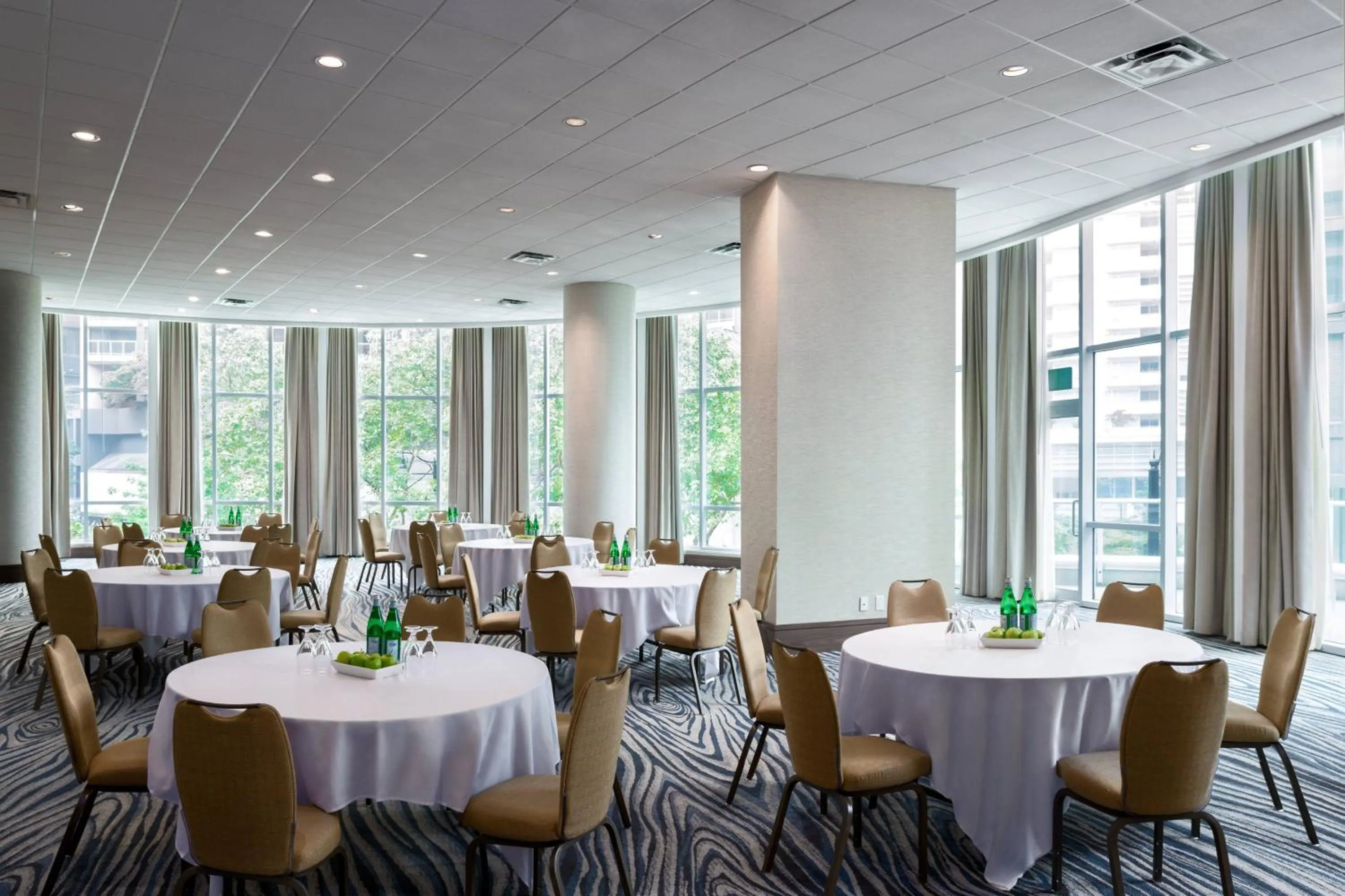 Meeting/conference room in Vancouver Marriott Pinnacle Downtown Hotel
