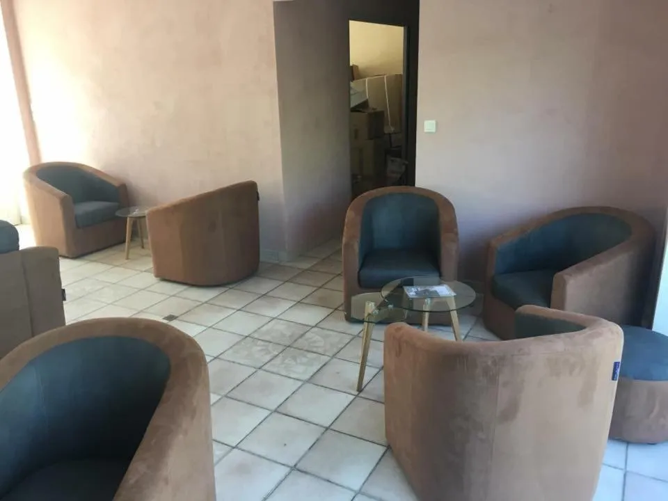 Communal lounge/ TV room in Les chambres de La Métairie du Dick