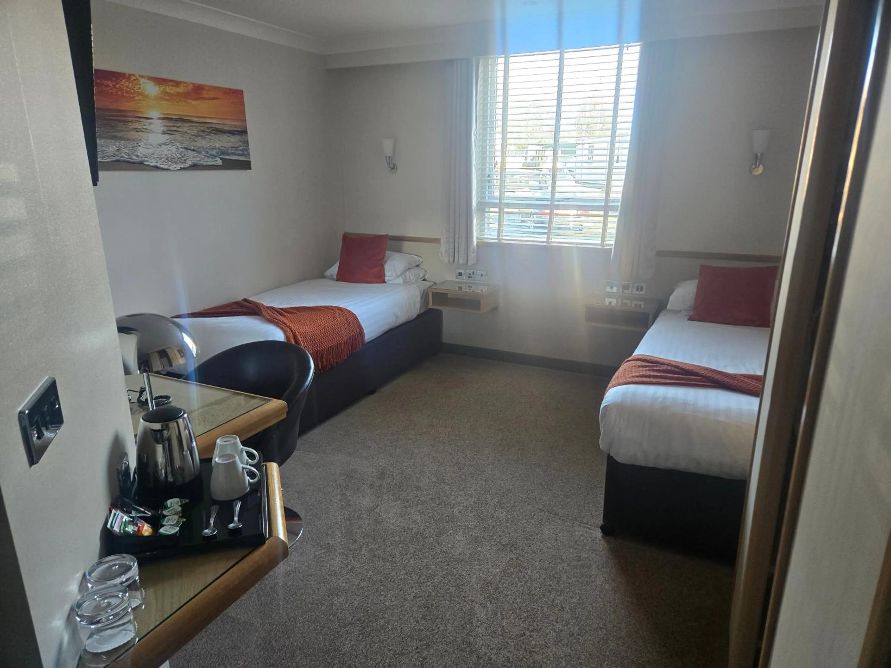 Bedroom, Bed in Damon’s Hotel