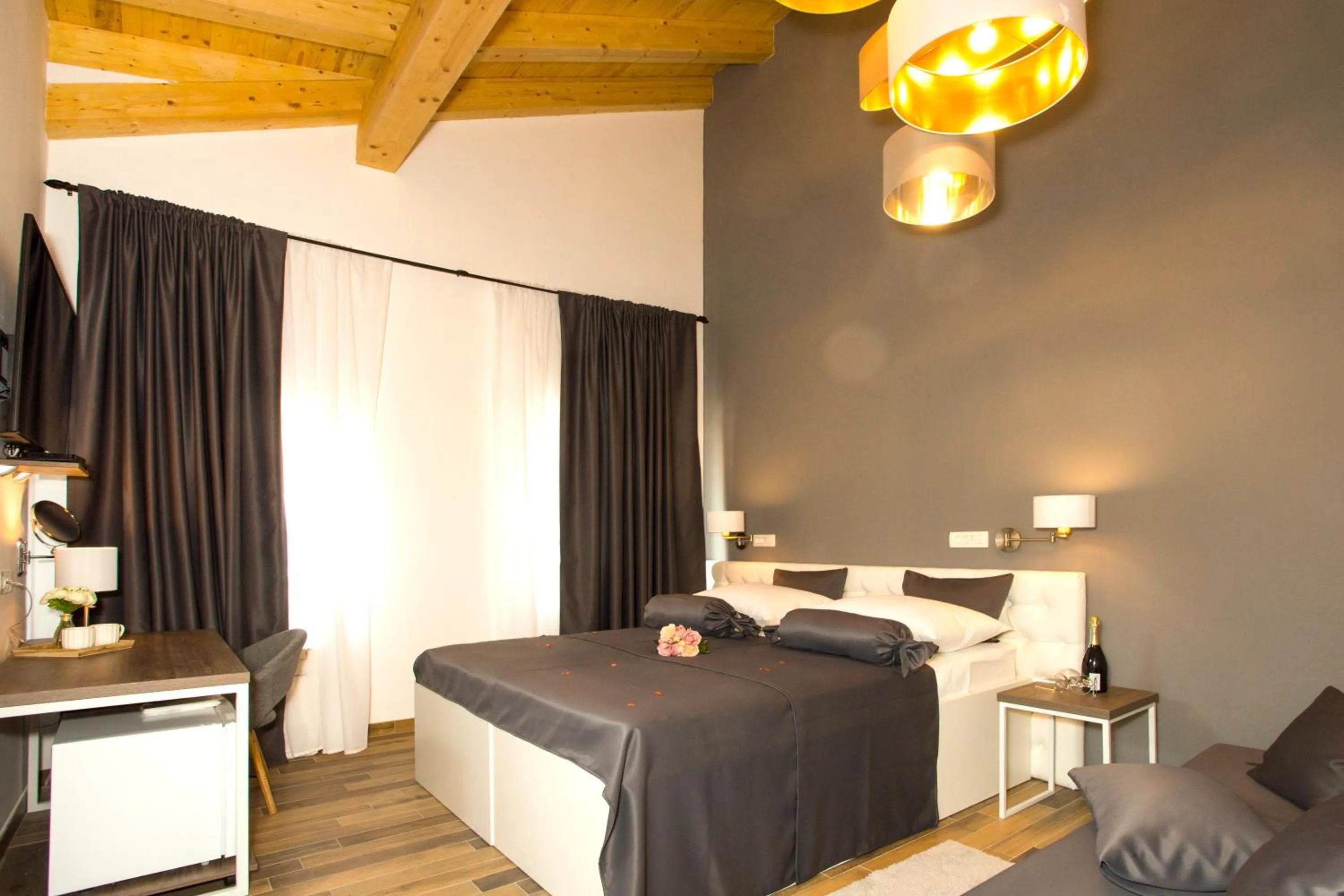 Photo of the whole room, Bed in Aspalathos Residence