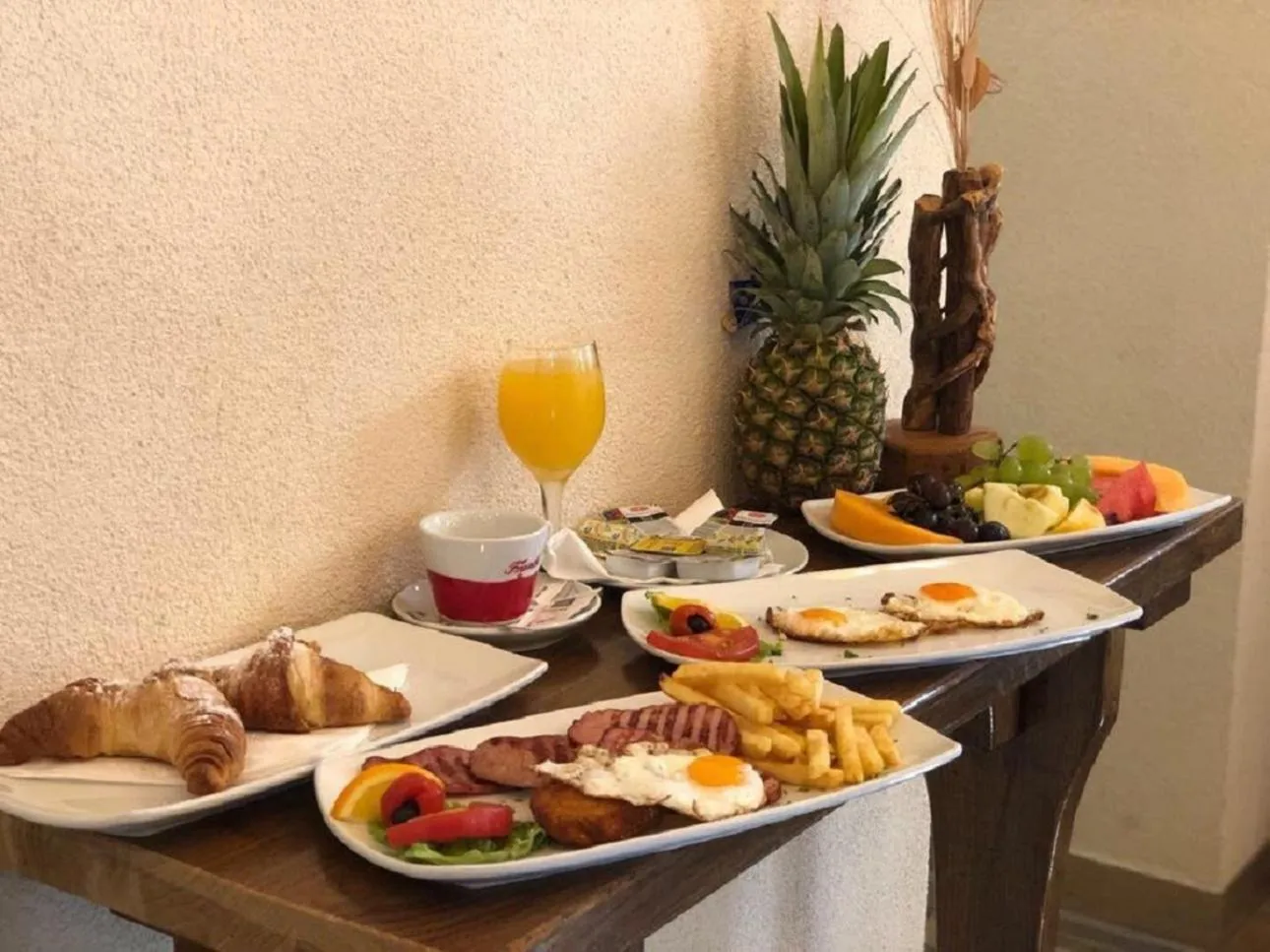 Breakfast in Aspalathos Residence