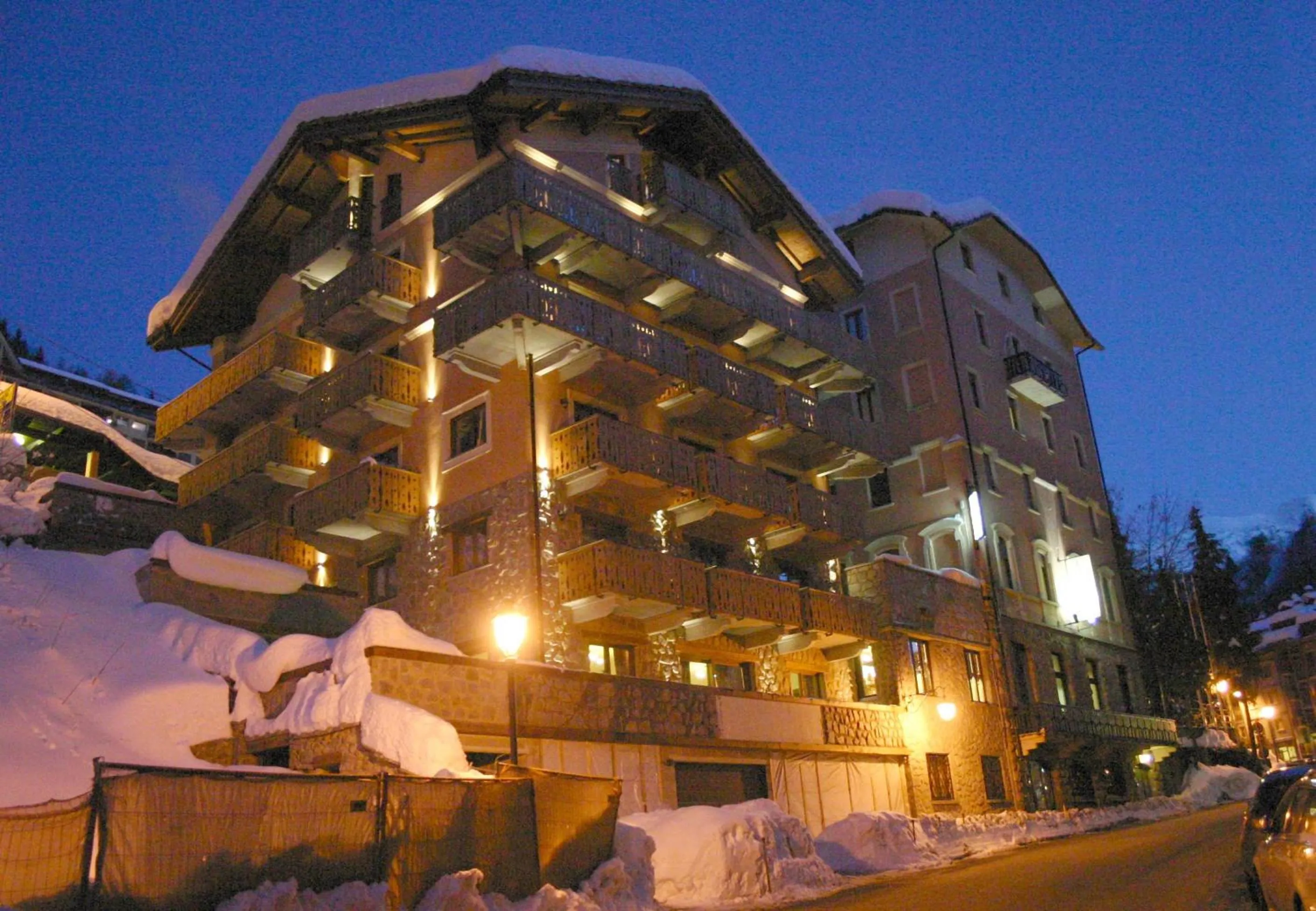 Facade/entrance in Limone Palace Aparthotel