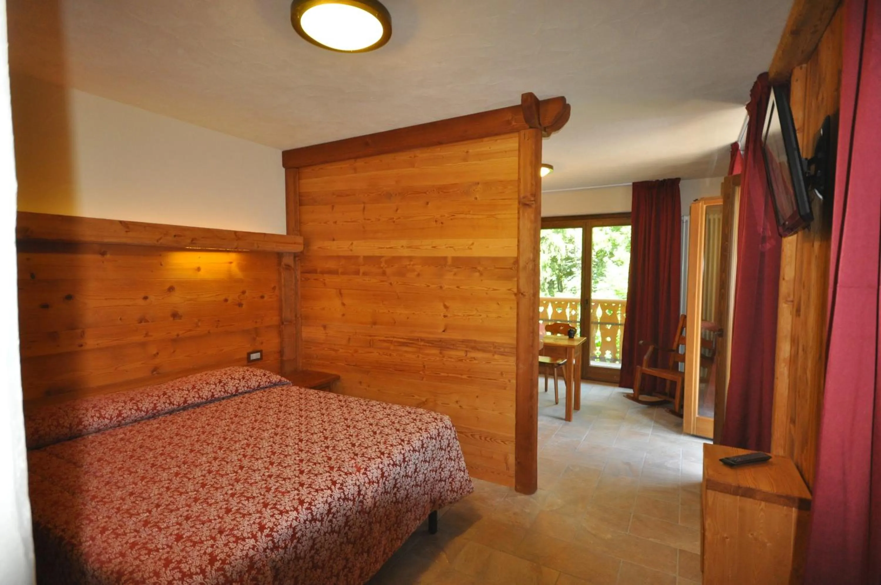 Photo of the whole room, Bed in Limone Palace Aparthotel