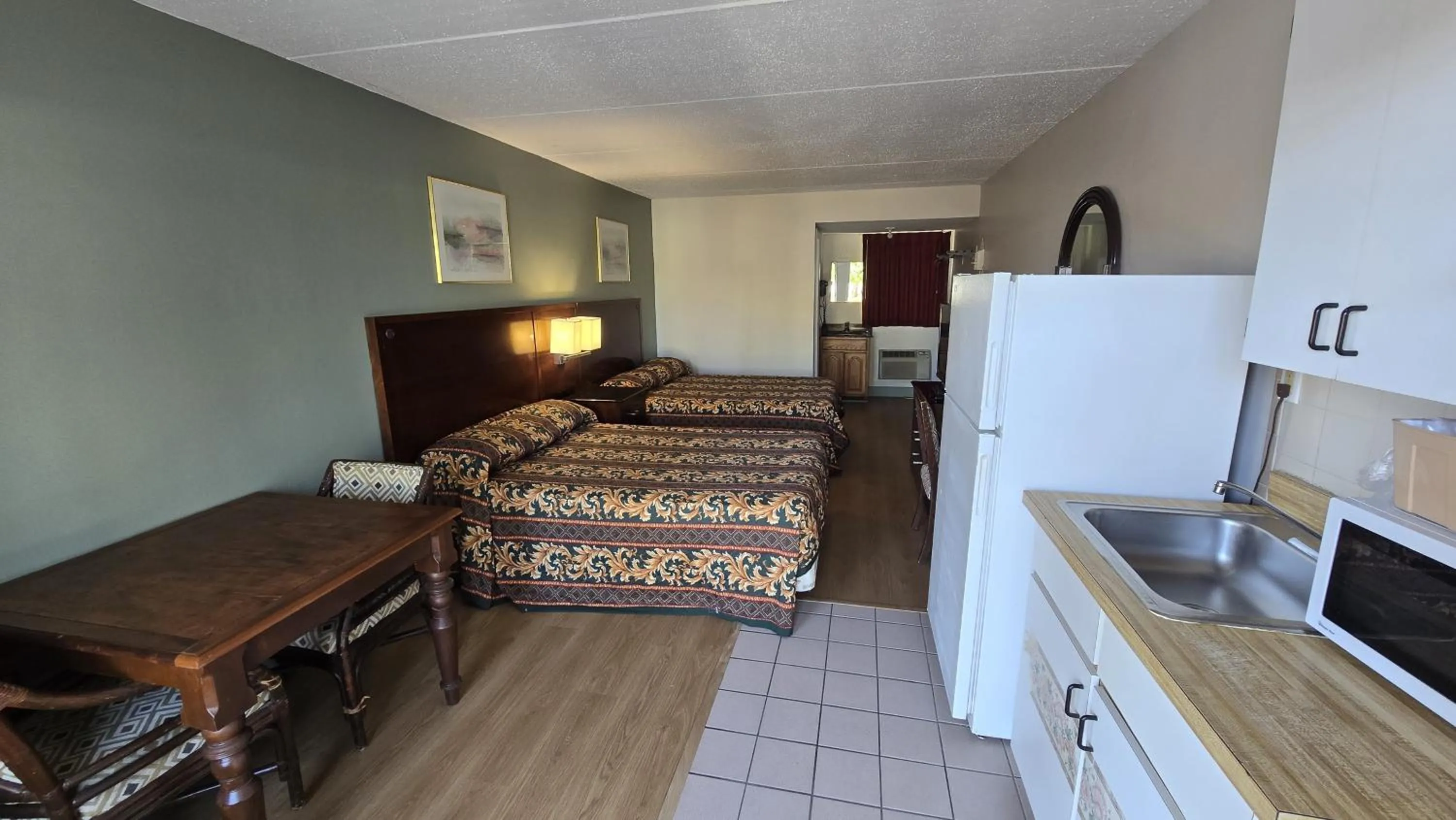 Bed in Gulf Way Inn Clearwater