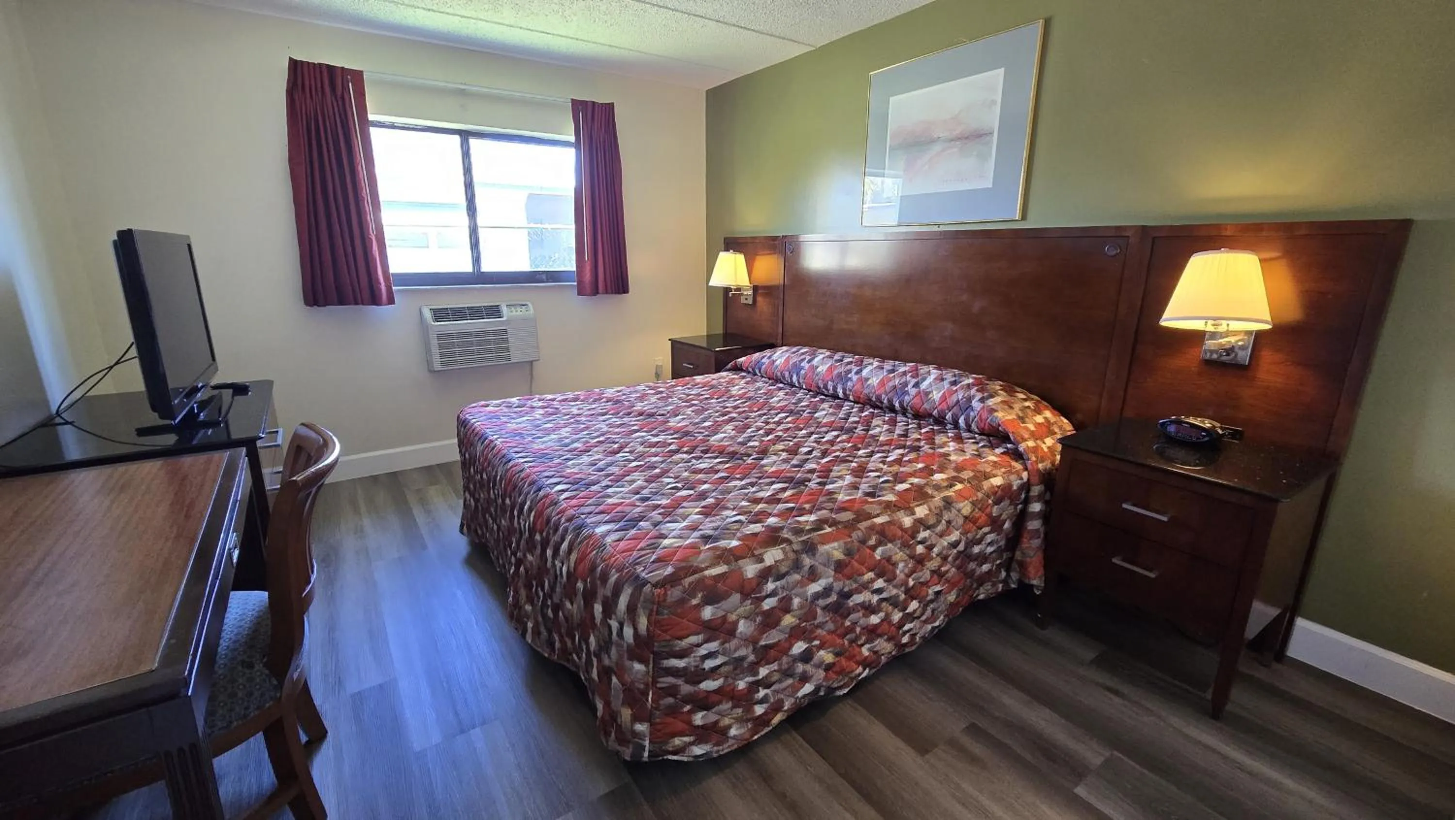 Bed in Gulf Way Inn Clearwater