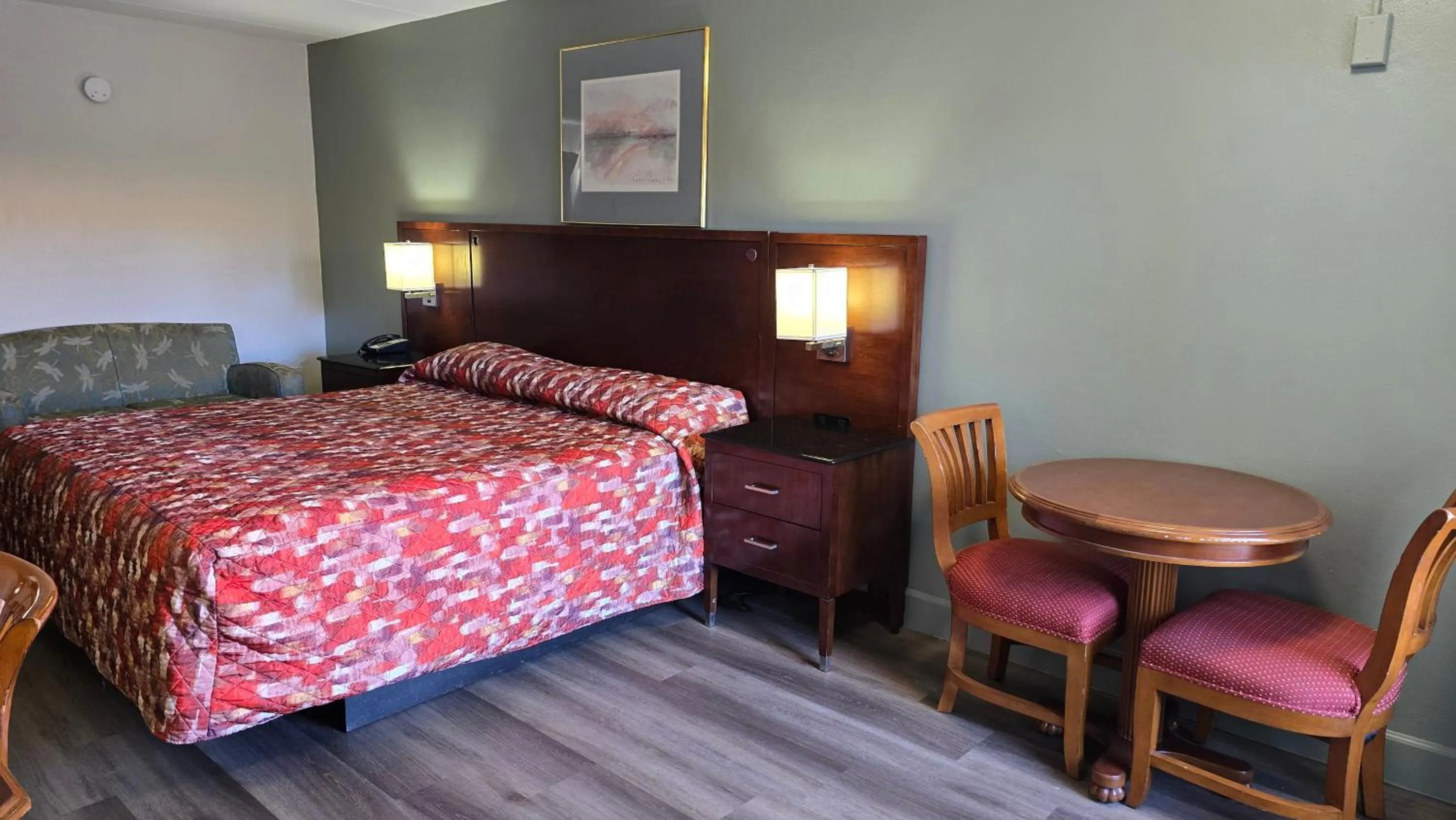 Bed in Gulf Way Inn Clearwater