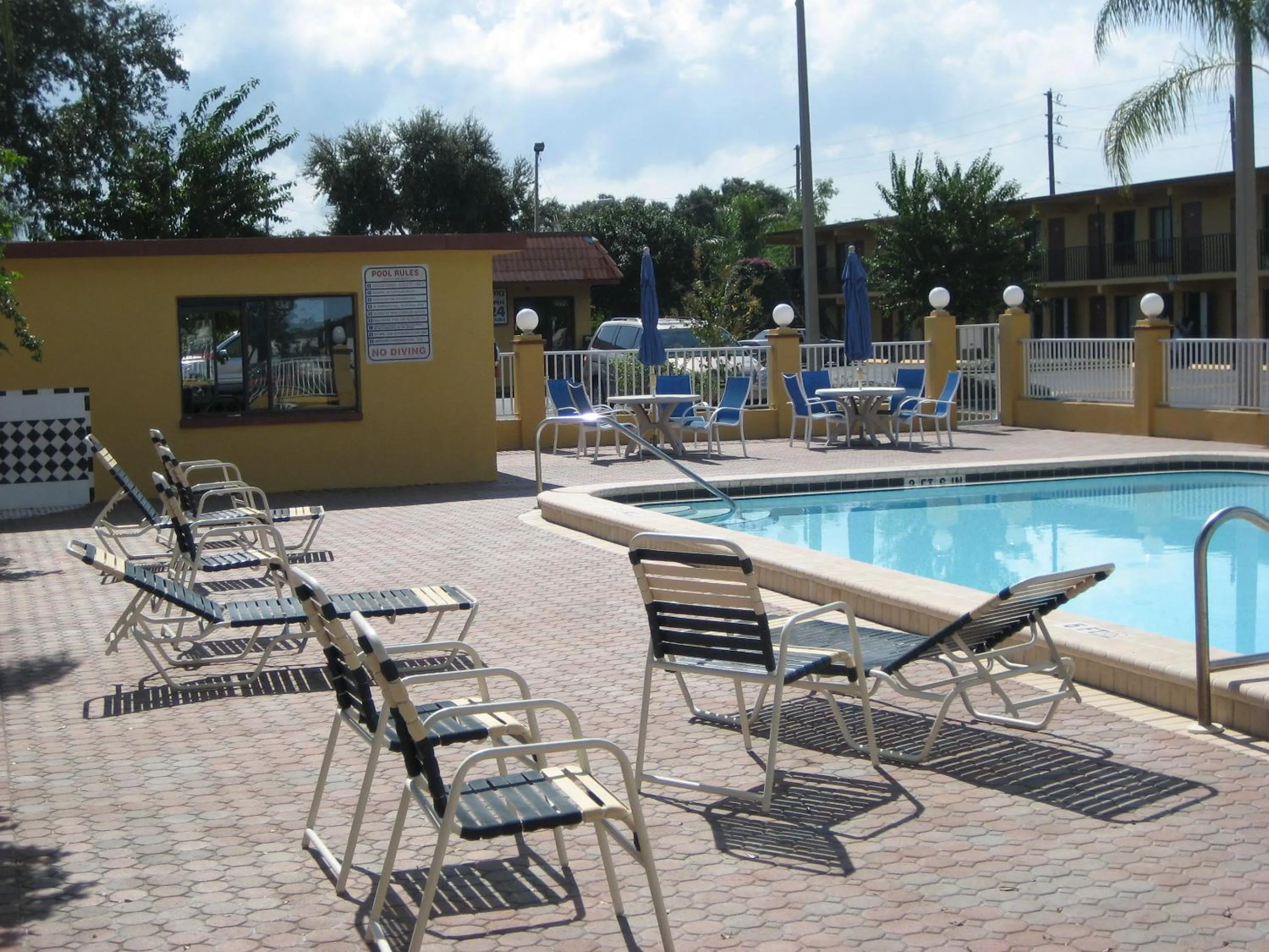 Facade/entrance in Gulf Way Inn Clearwater