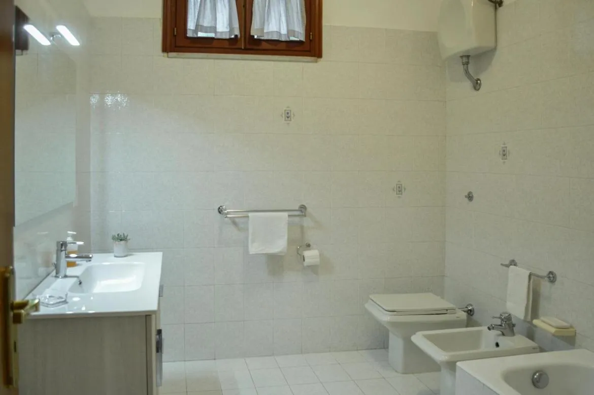 Bathroom in Pompei Gryllus