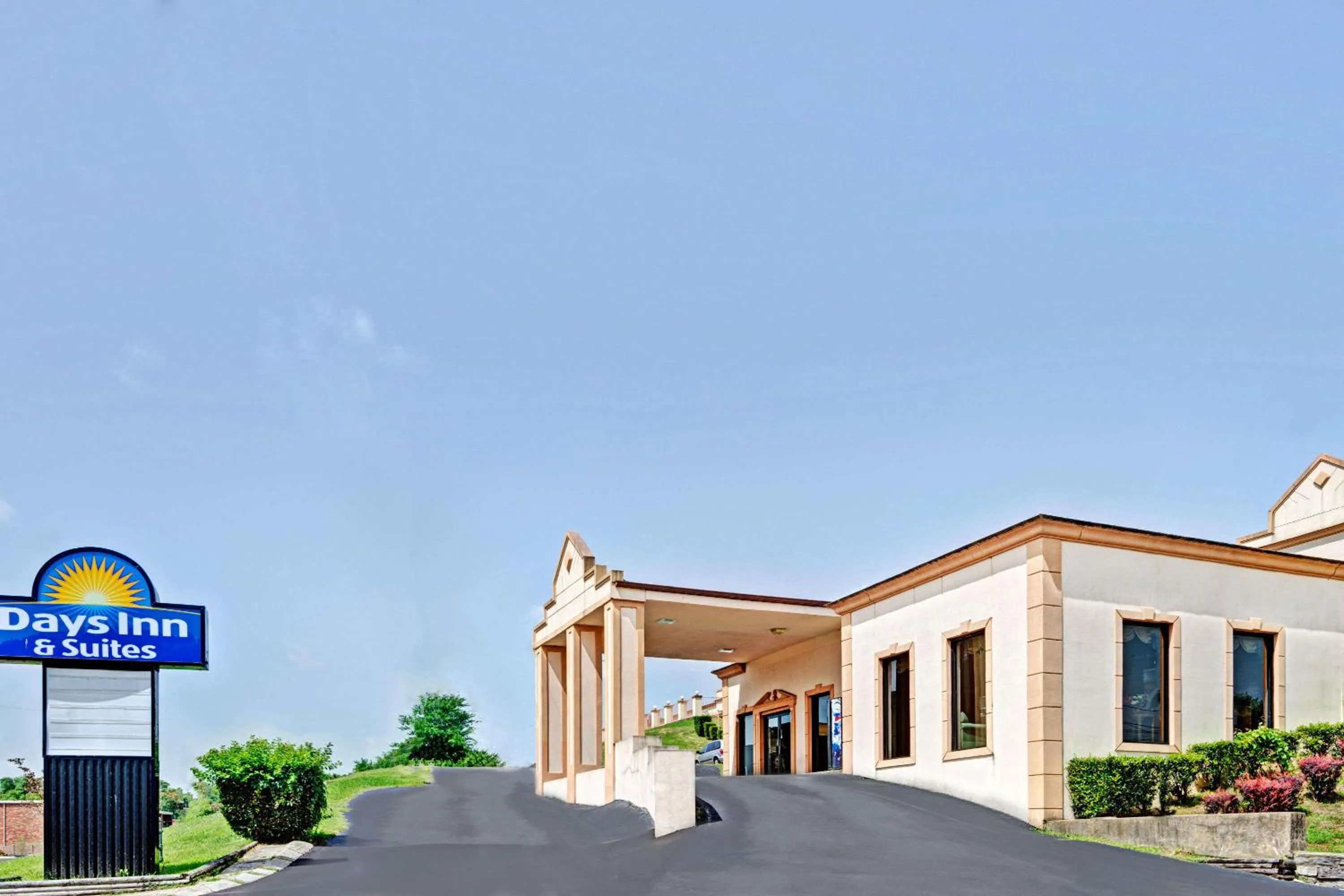 Property building in Super 8 by Wyndham Nashville Near Downtown / I-40