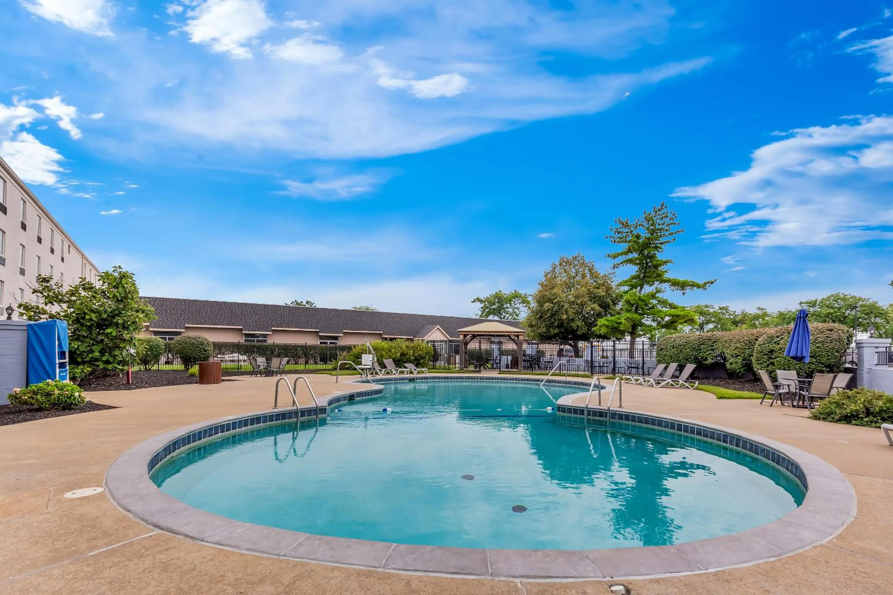 Swimming pool in Comfort Inn St Louis - Westport Event Center