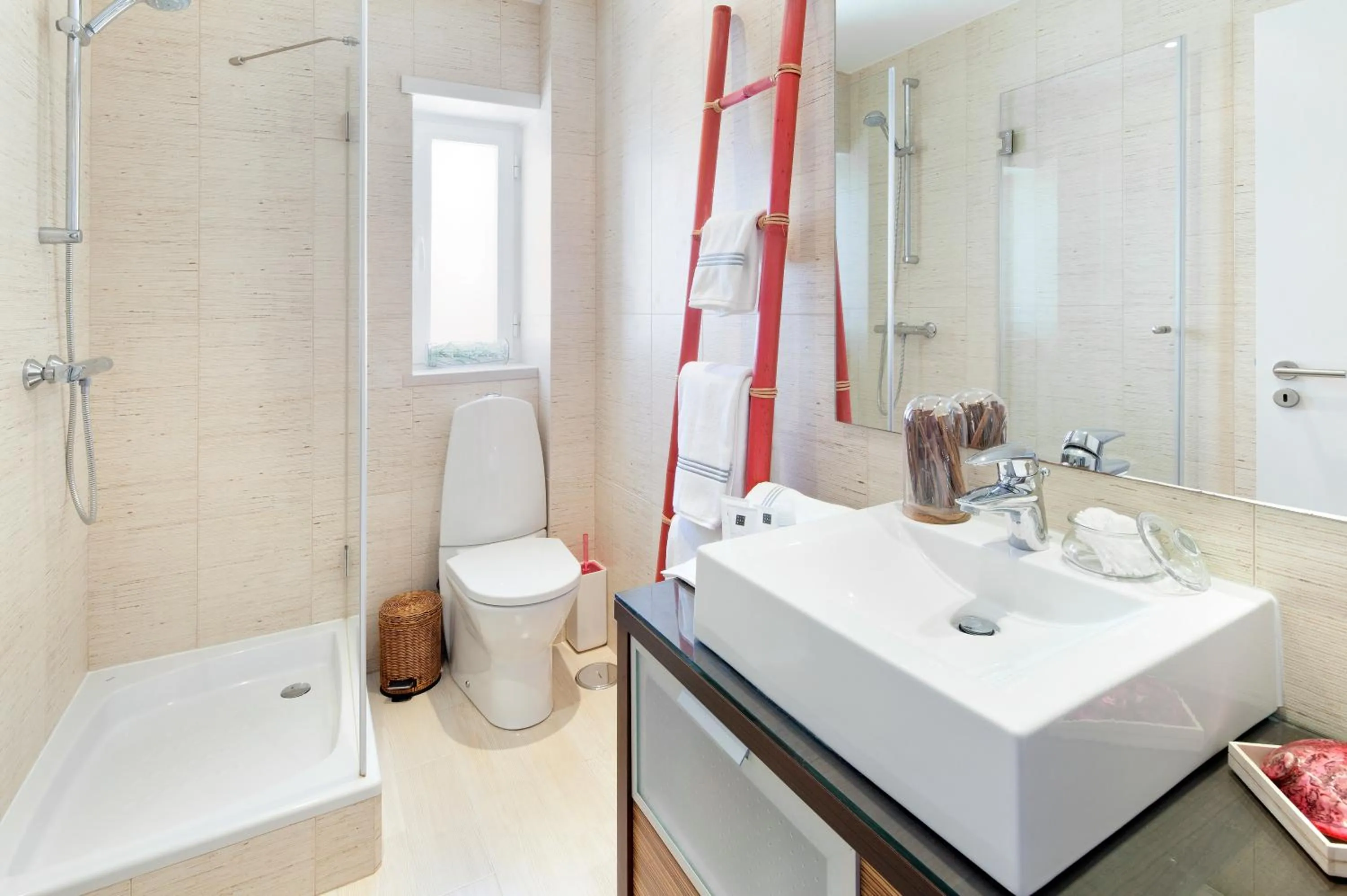 Bathroom in CALI Deluxe Holidays, Sesimbra