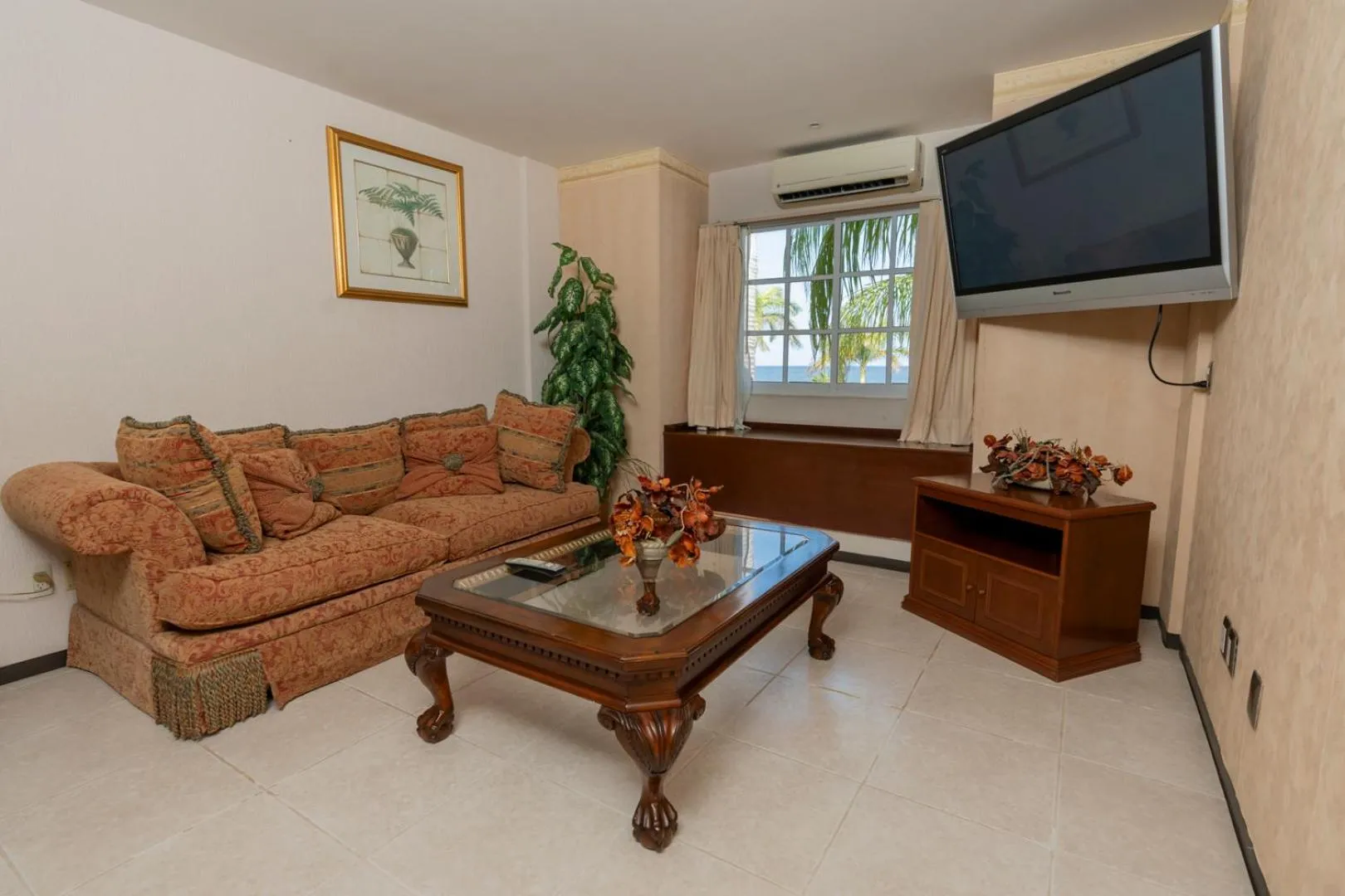 Communal lounge/ TV room in Hotel Ocean View